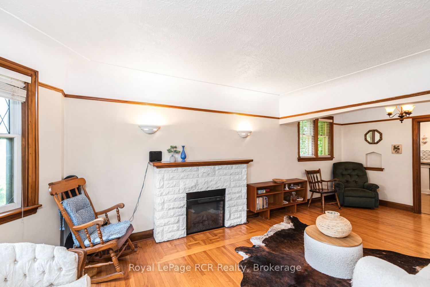 52 Cameron Avenue S Property Photo 8