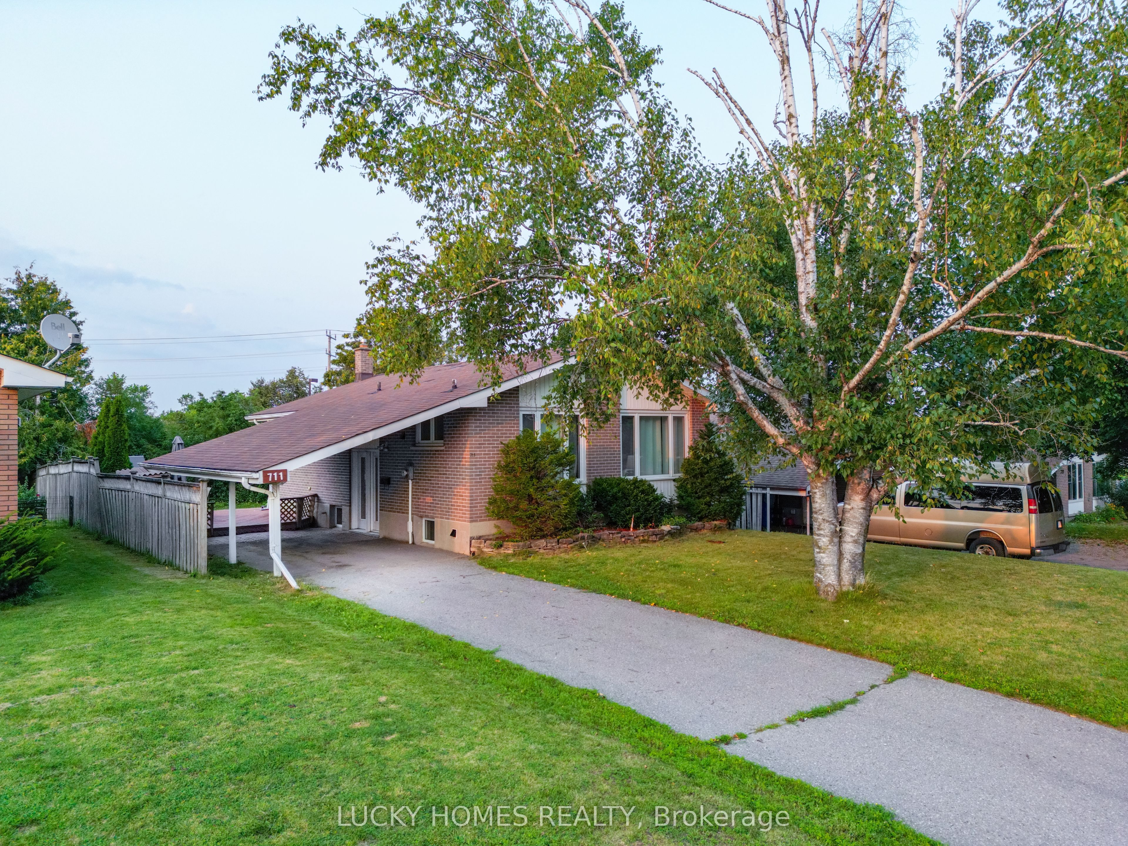 711 Otonabee Drive Property Photo 1