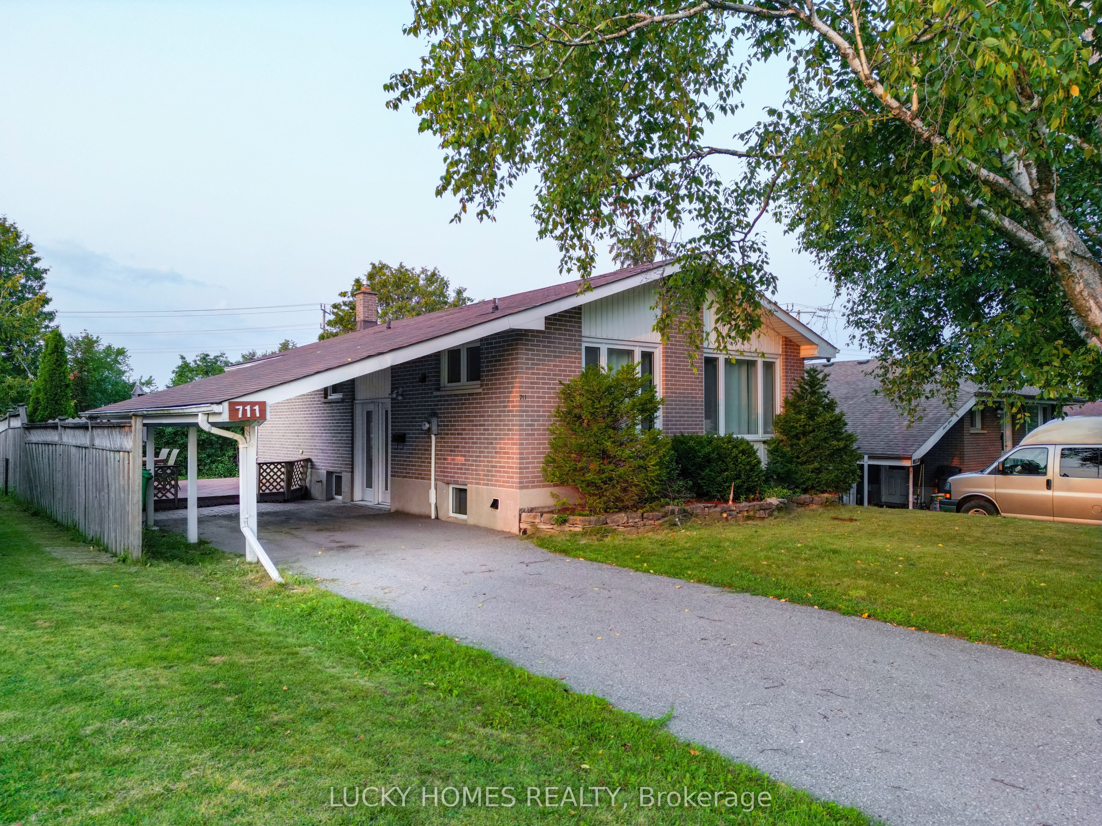 711 Otonabee Drive Property Photo 3