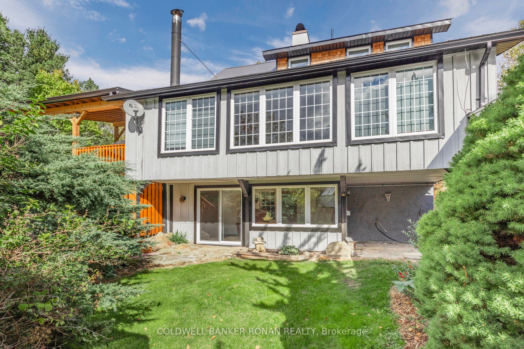 836138 4th Line E Property Photo 6