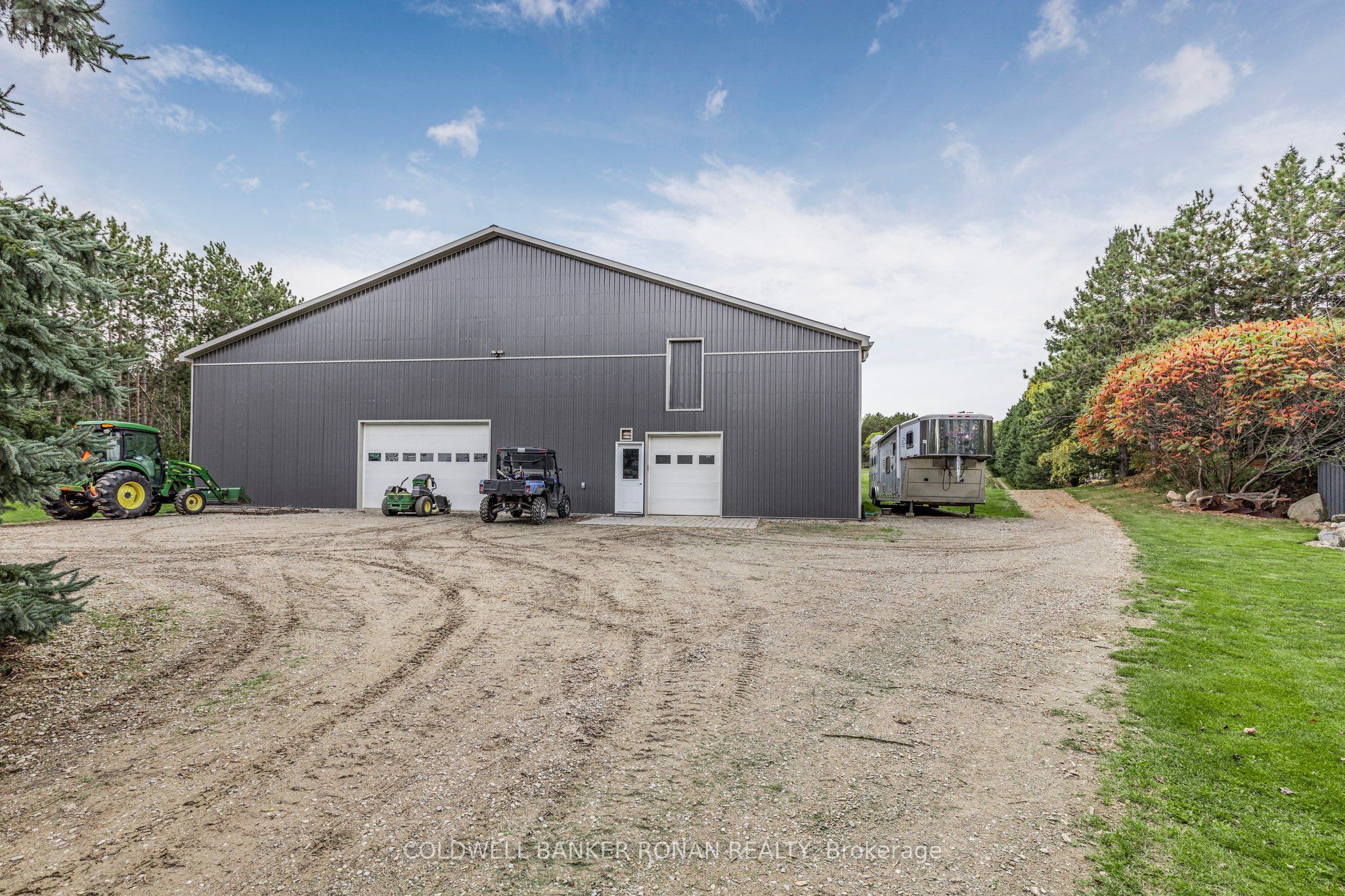 836138 4th Line E Property Photo 9