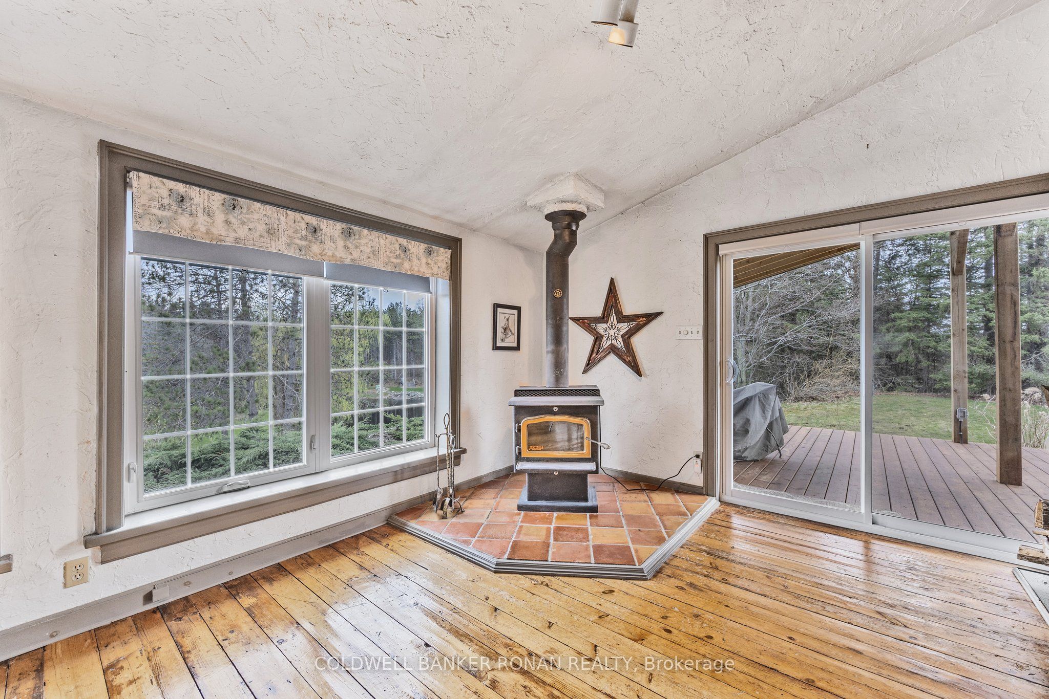 836138 4th Line E Property Photo 20