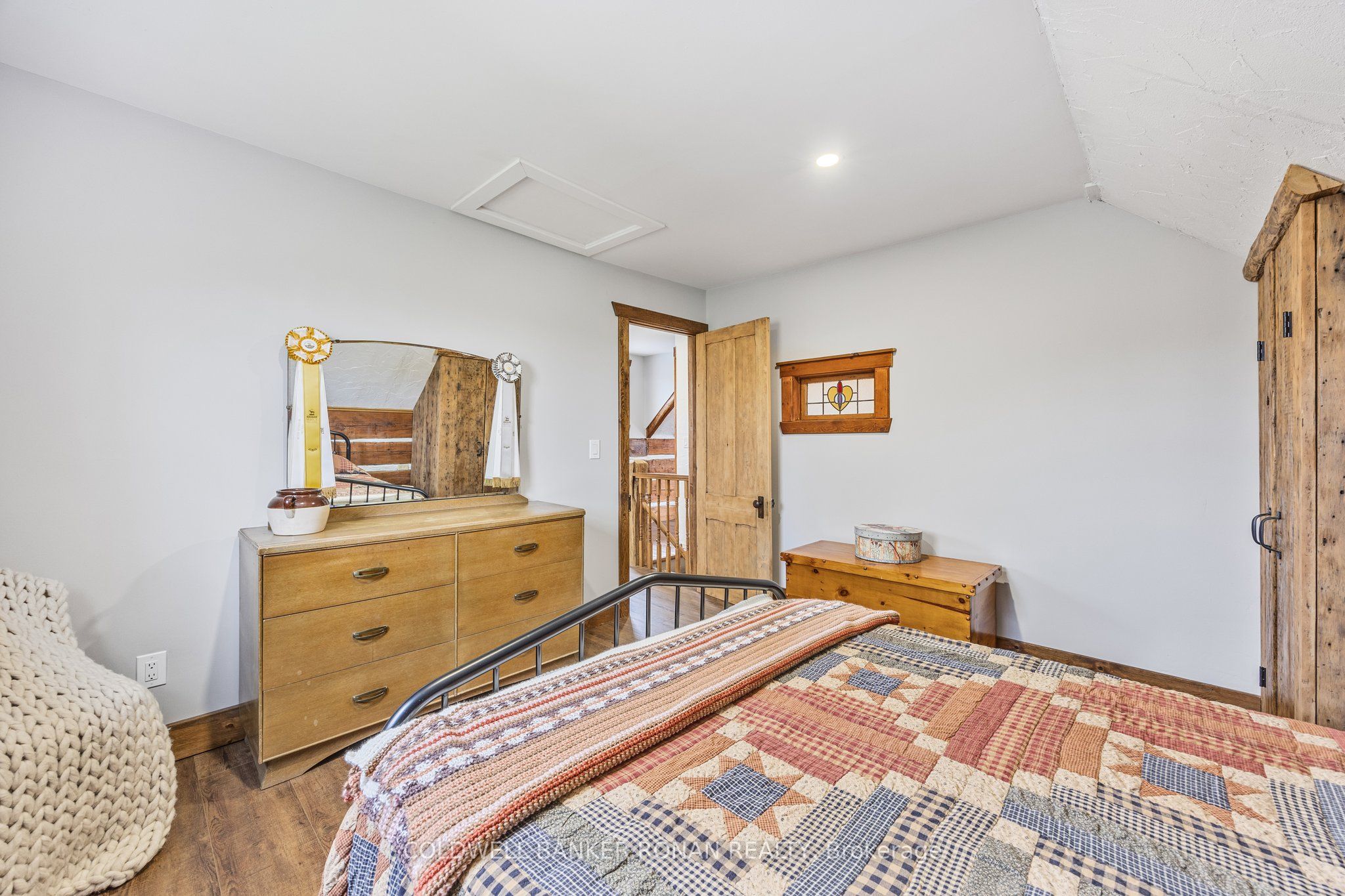 836138 4th Line E Property Photo 26