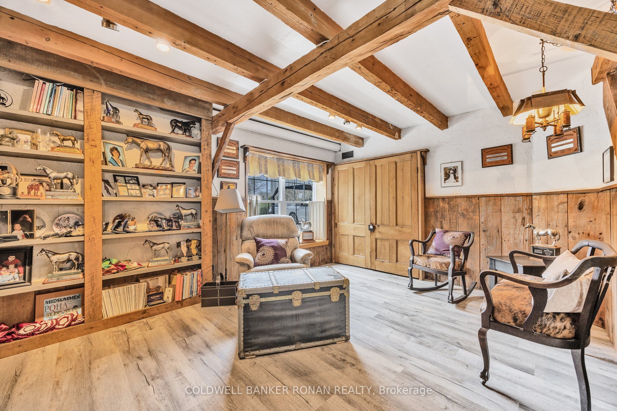 836138 4th Line E Property Photo 30