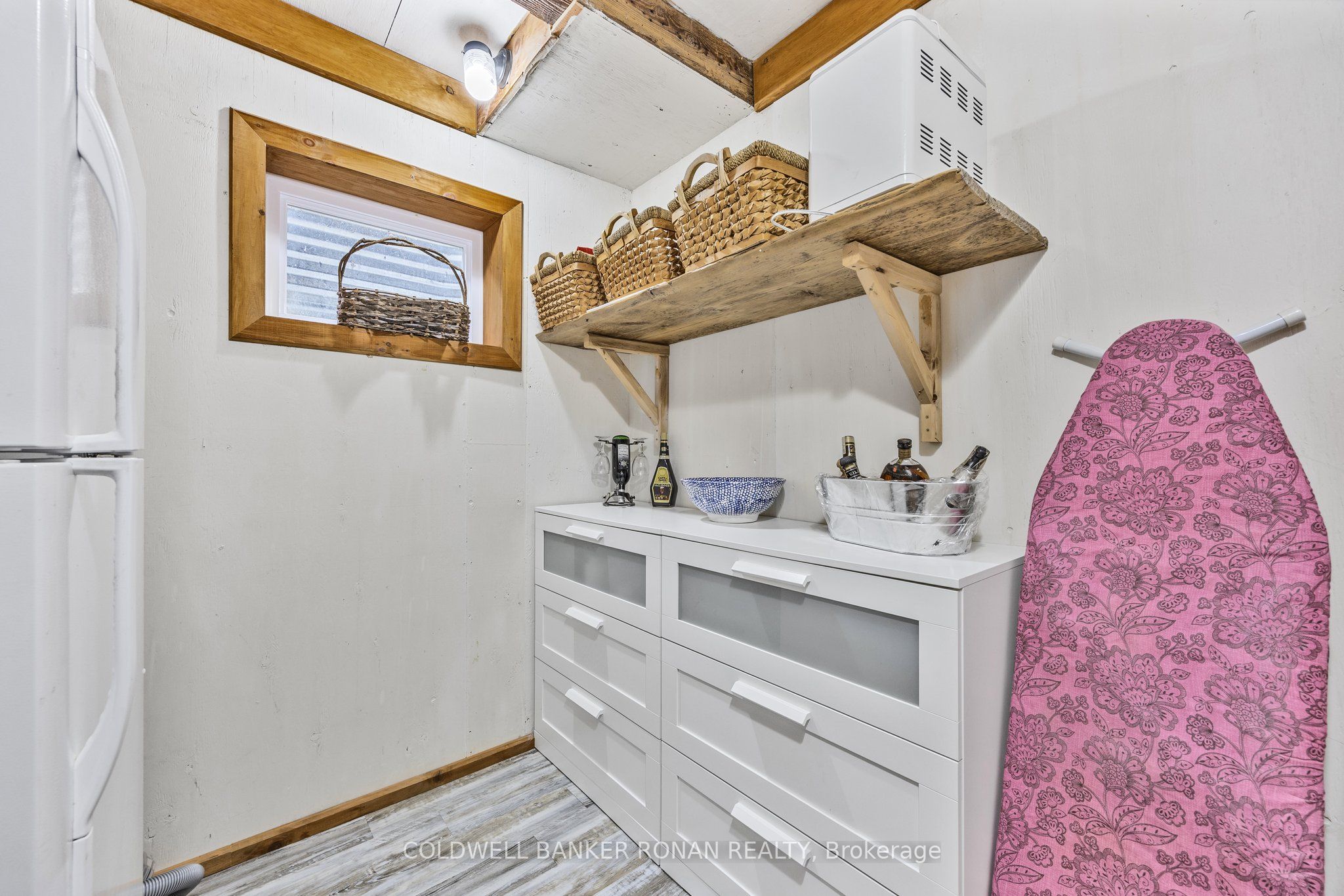 836138 4th Line E Property Photo 31