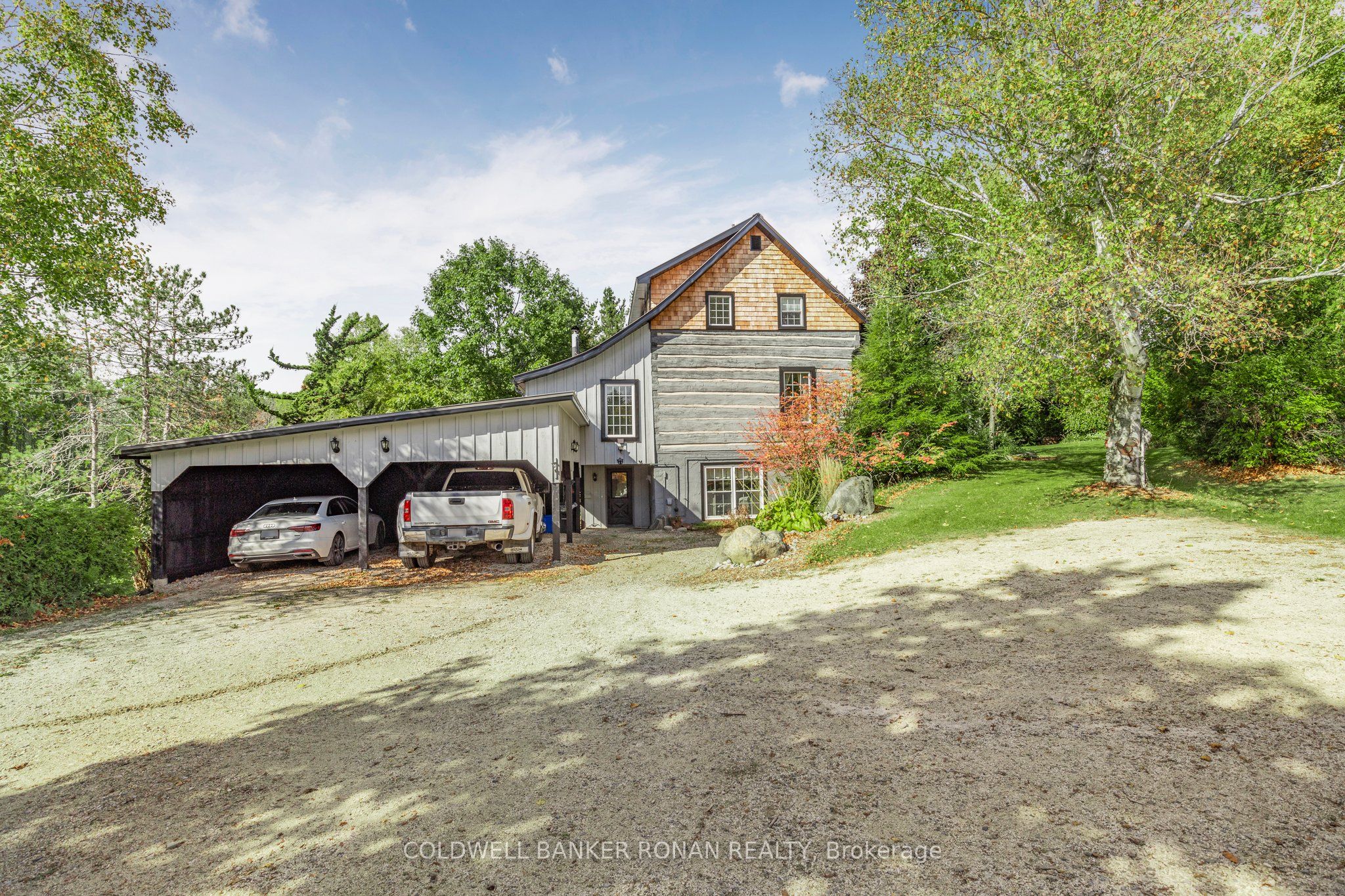 836138 4th Line E Property Photo 41