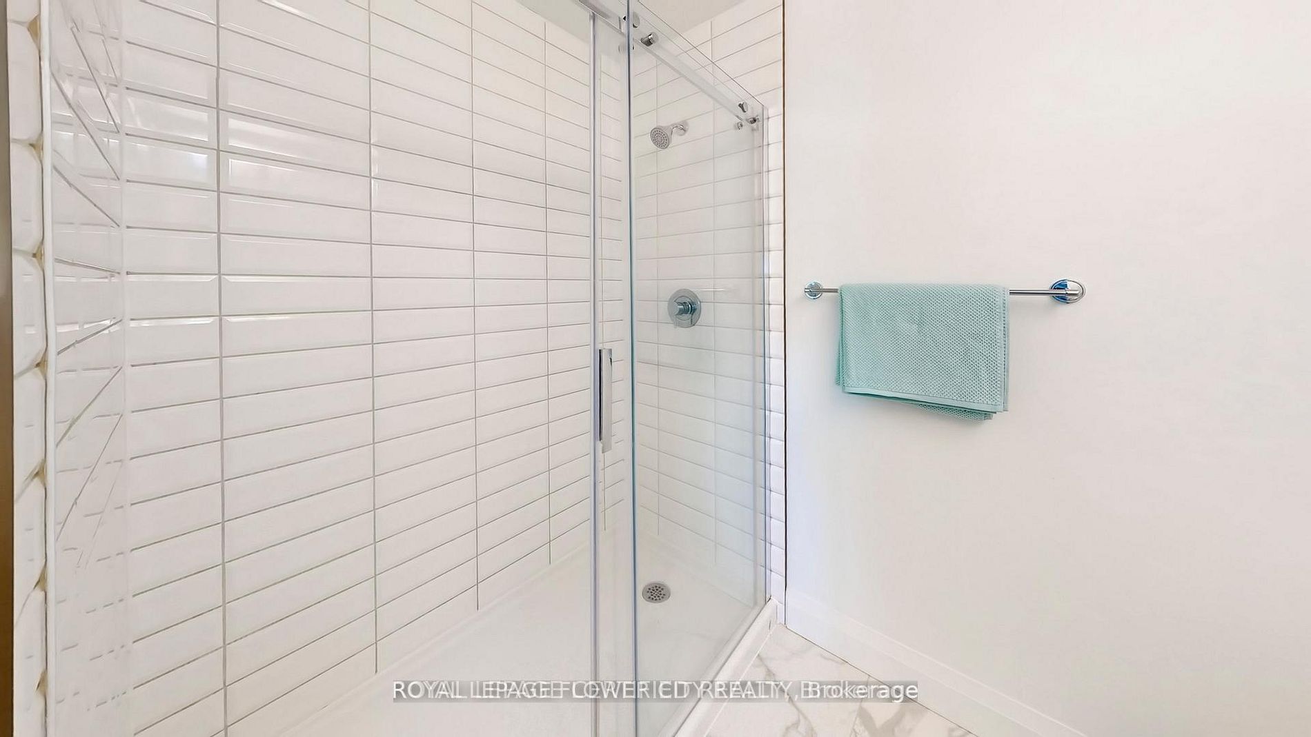 332 Gosling Gardens 411 Property Photo 24