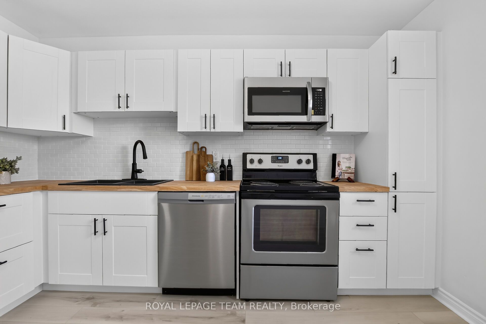 120 Mcclintock Way Property Photo 7