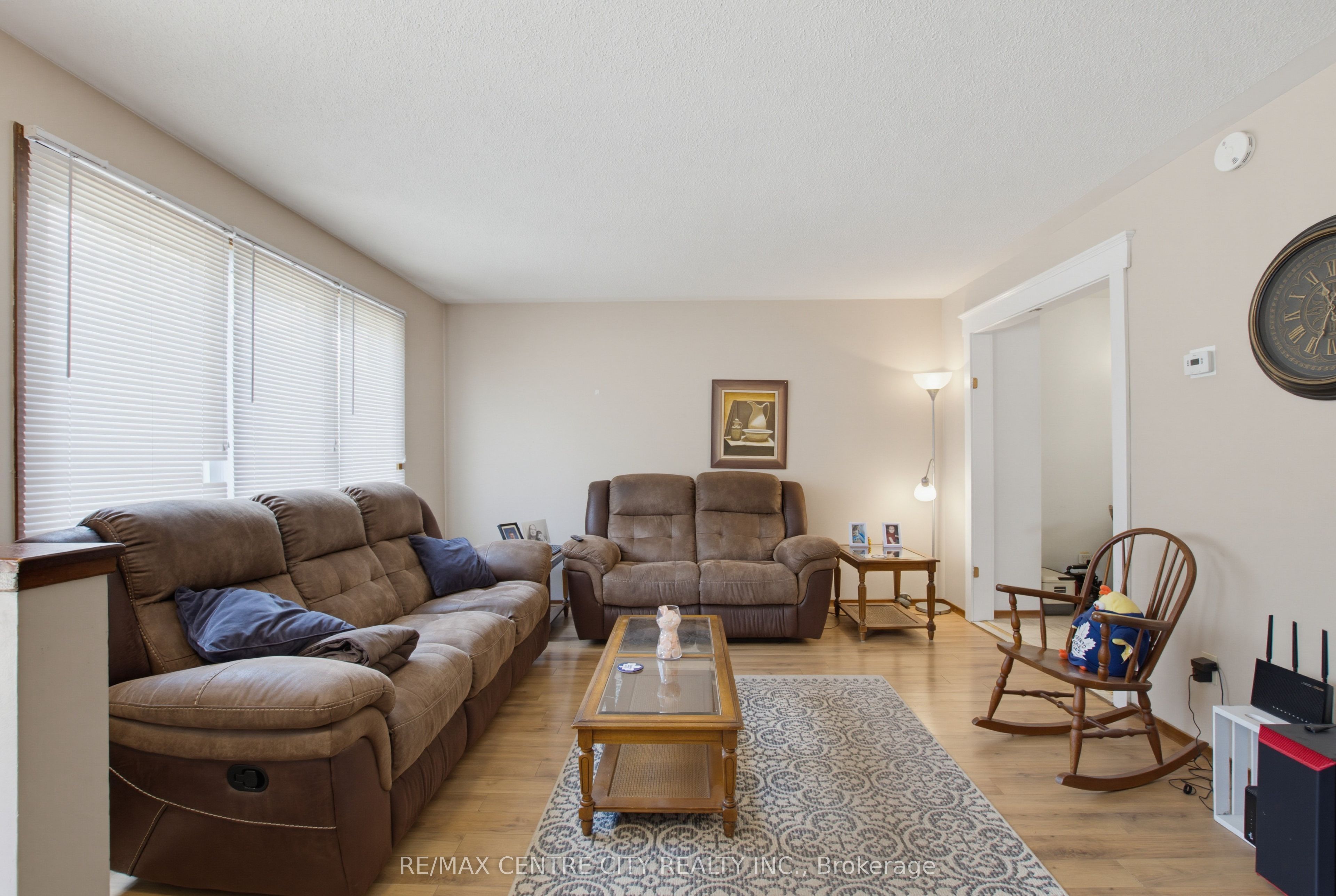 581 Deveron Crescent Property Photo 6