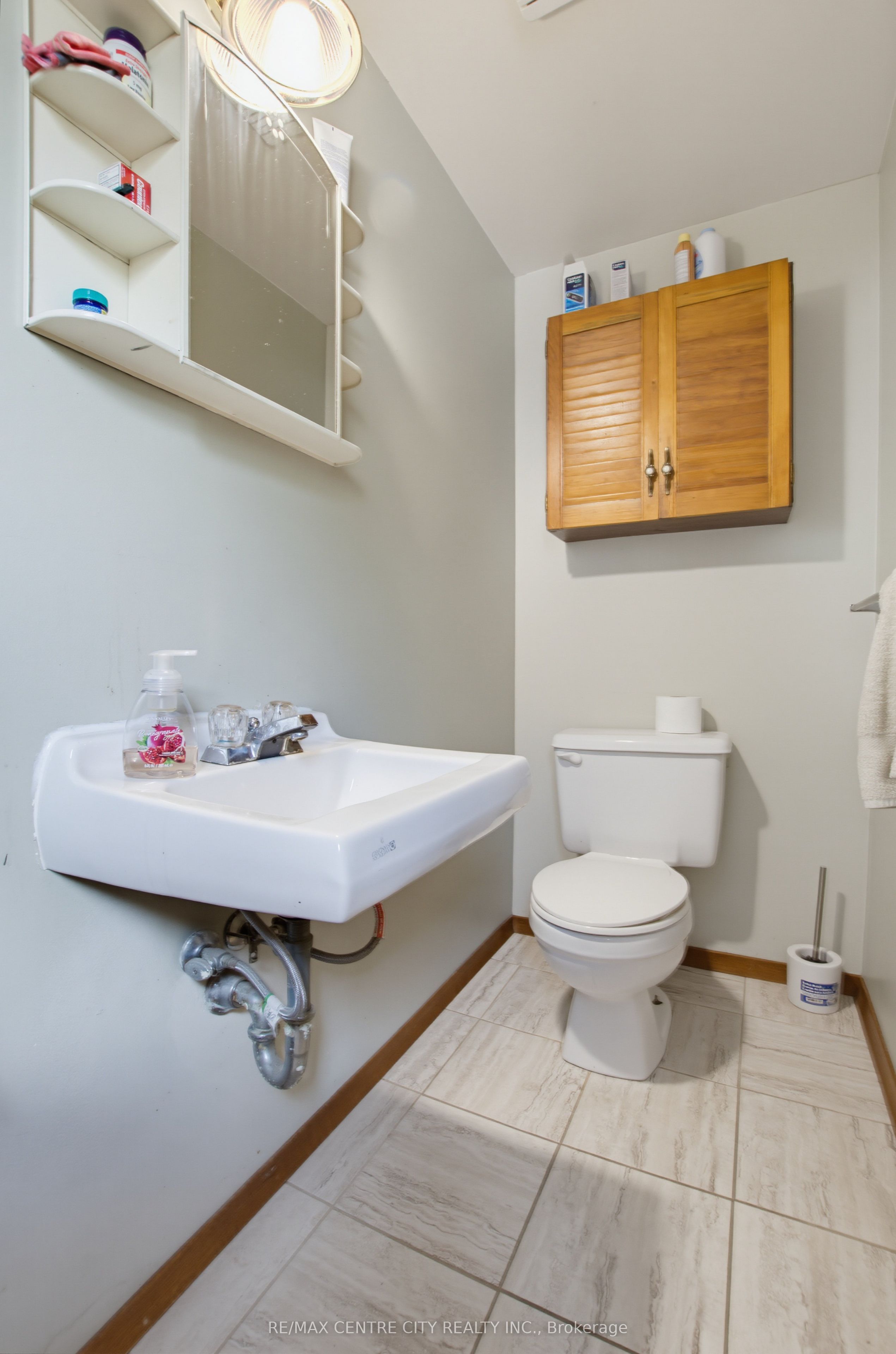 581 Deveron Crescent Property Photo 14