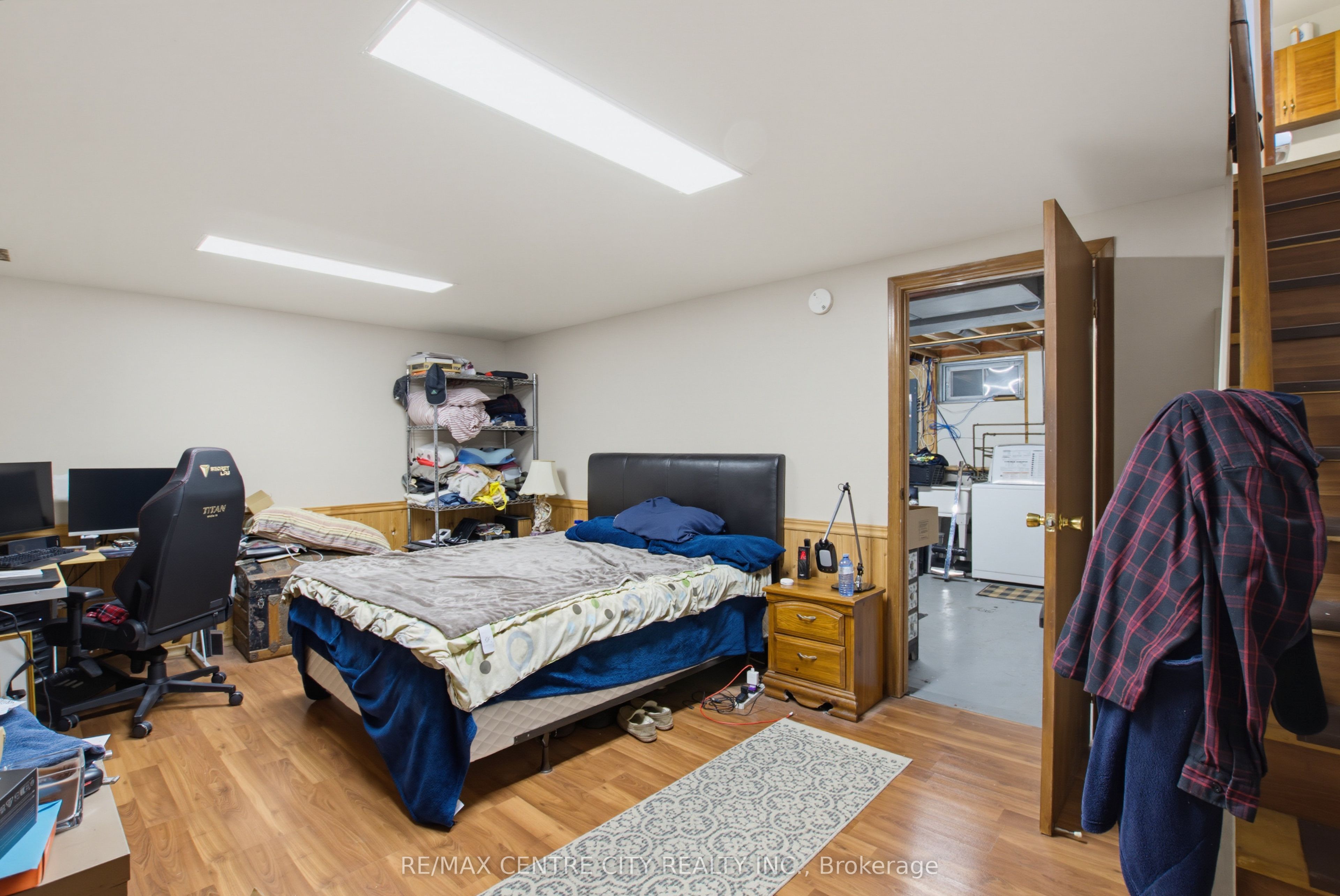 581 Deveron Crescent Property Photo 15