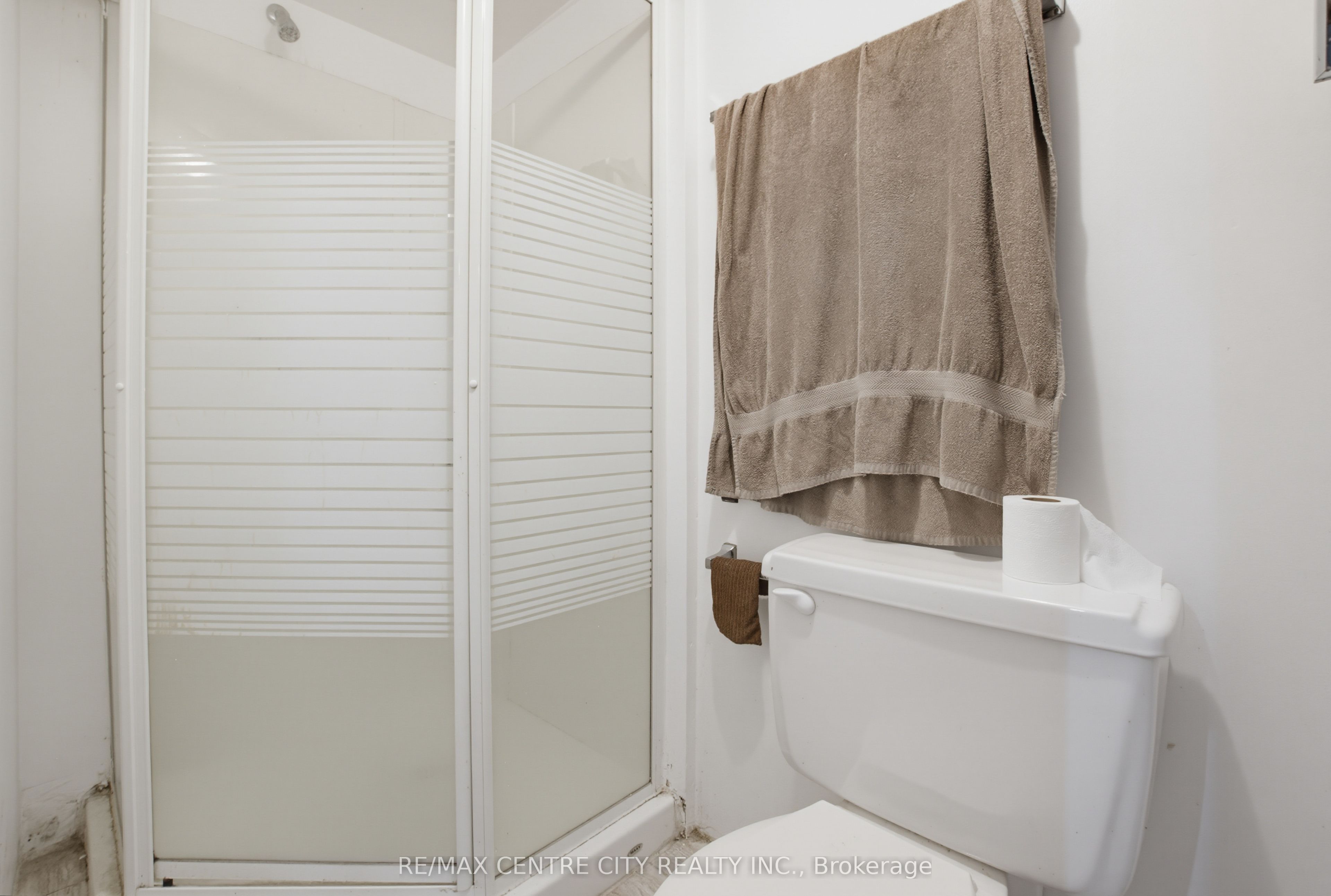 581 Deveron Crescent Property Photo 17