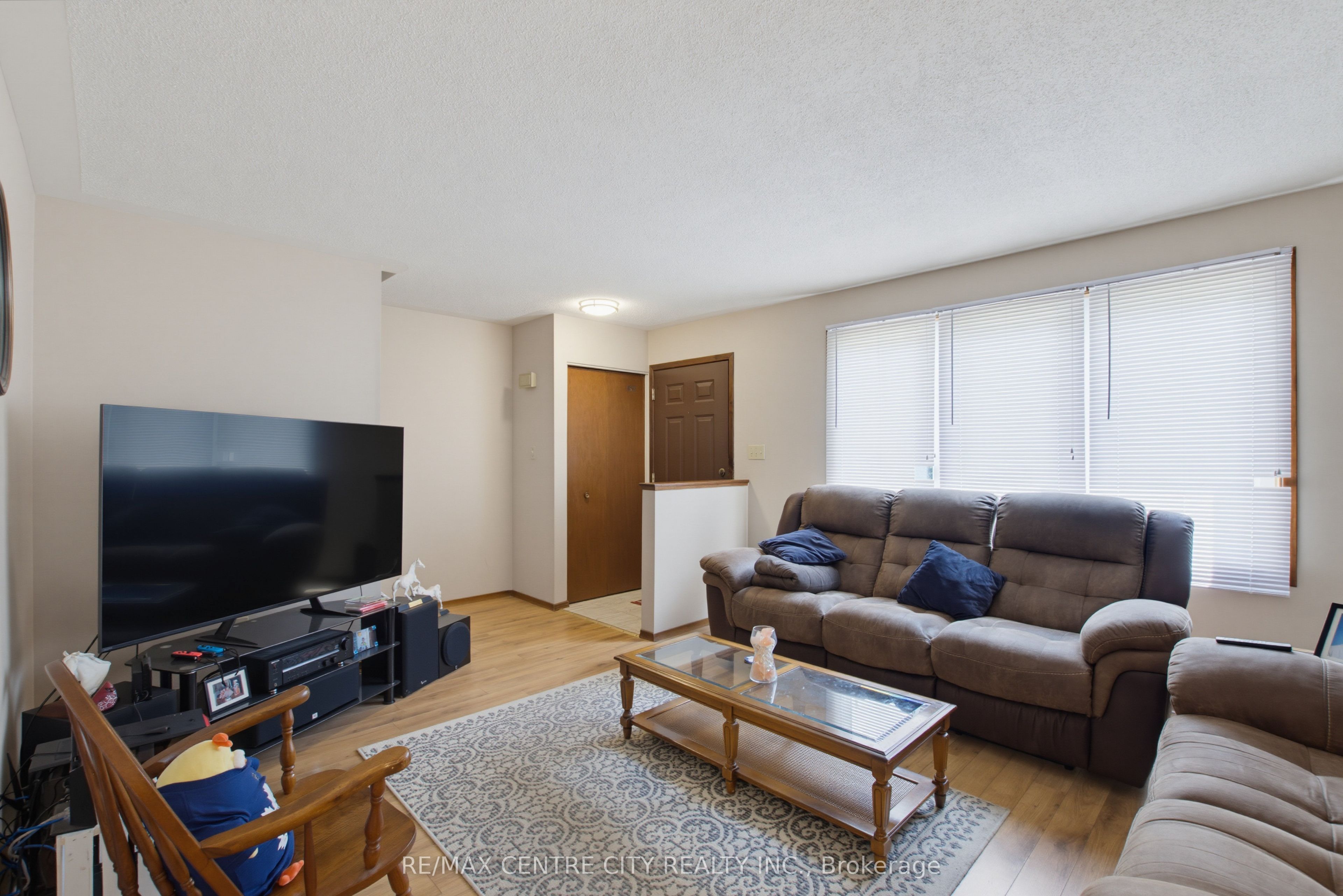 581 Deveron Crescent Property Photo 23
