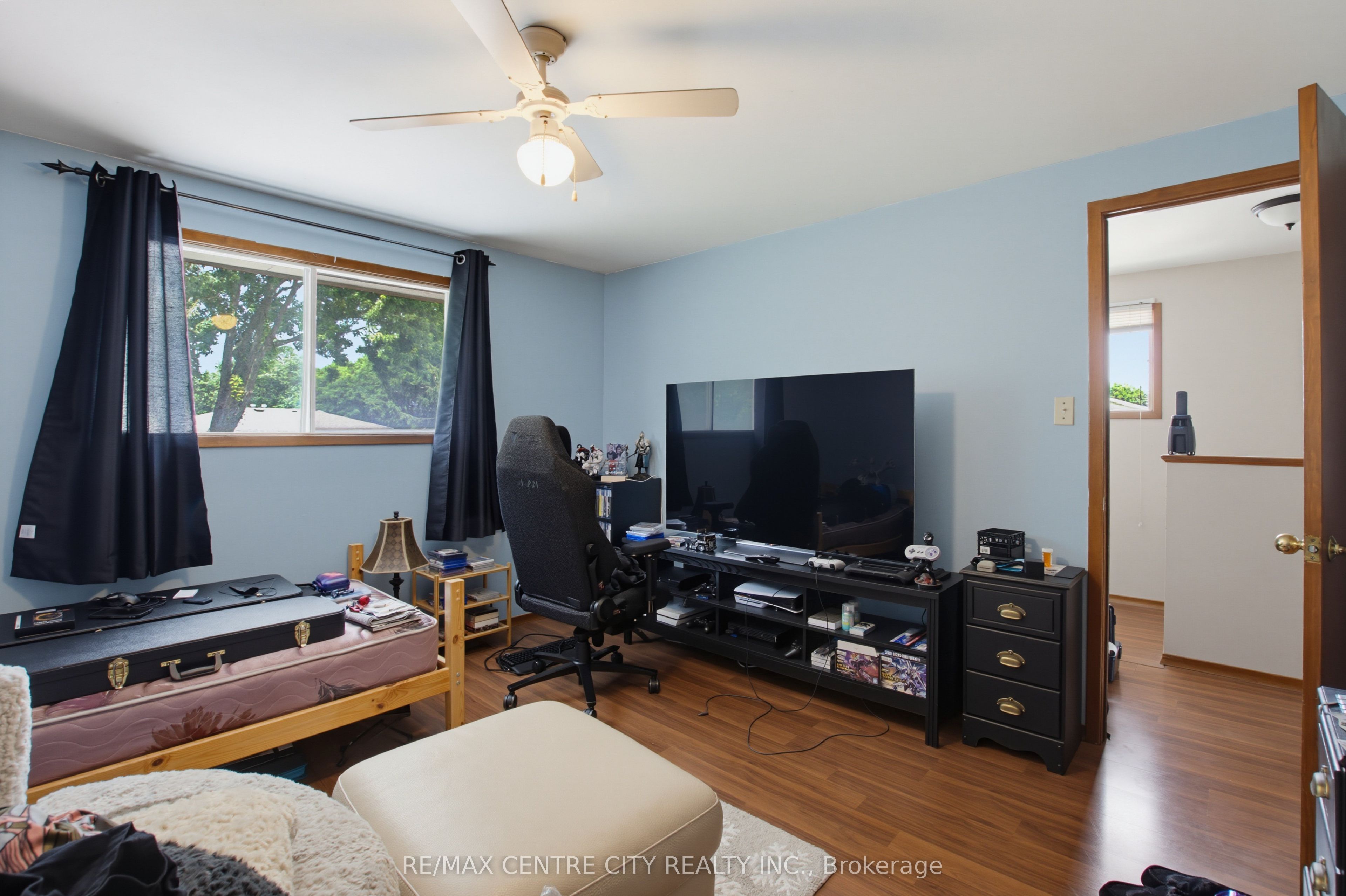581 Deveron Crescent Property Photo 26