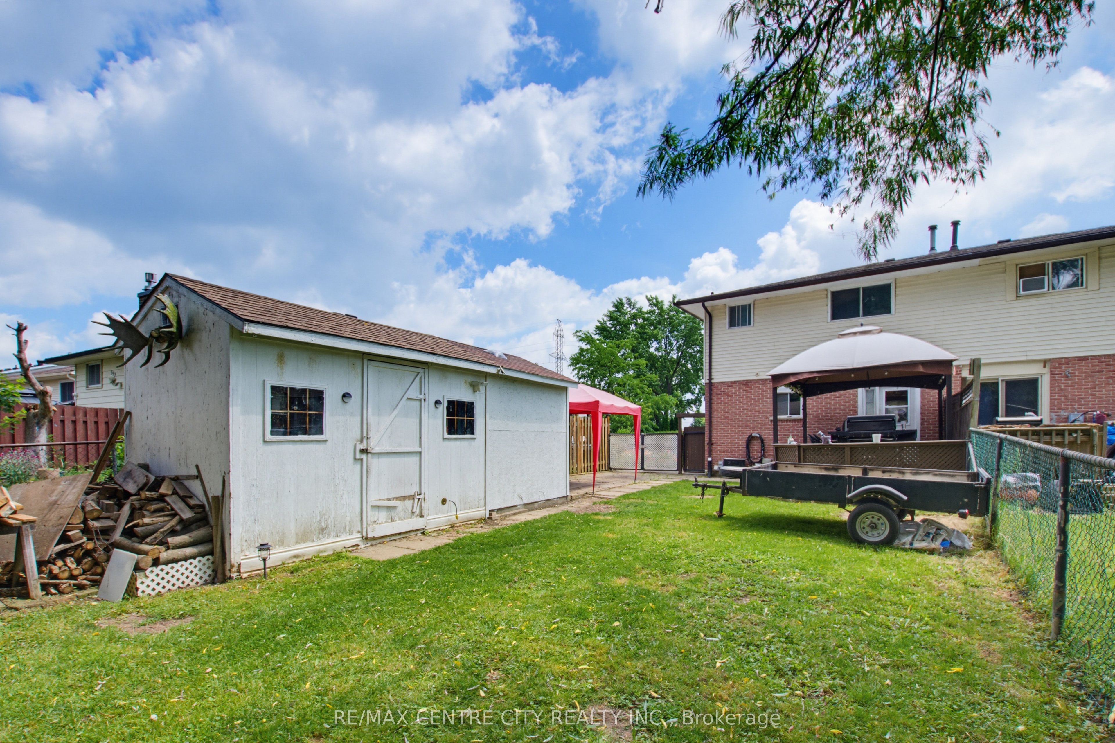 581 Deveron Crescent Property Photo 36