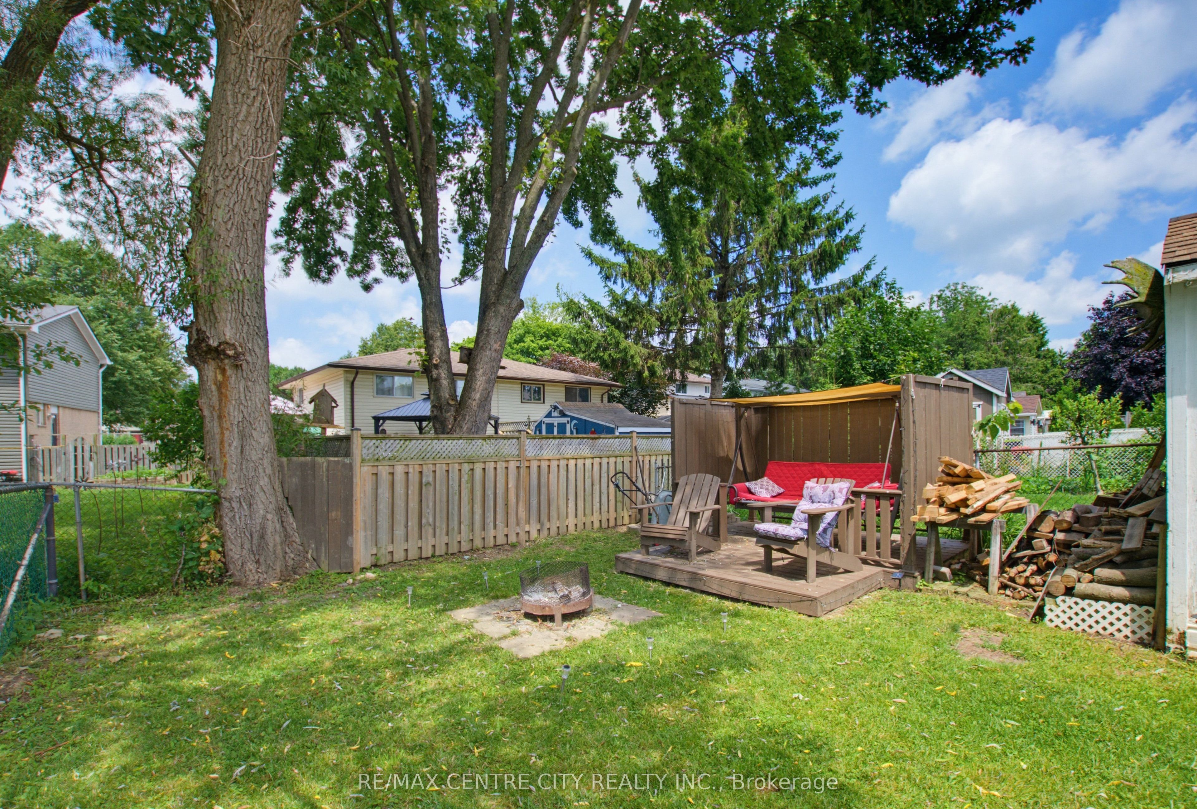 581 Deveron Crescent Property Photo 37