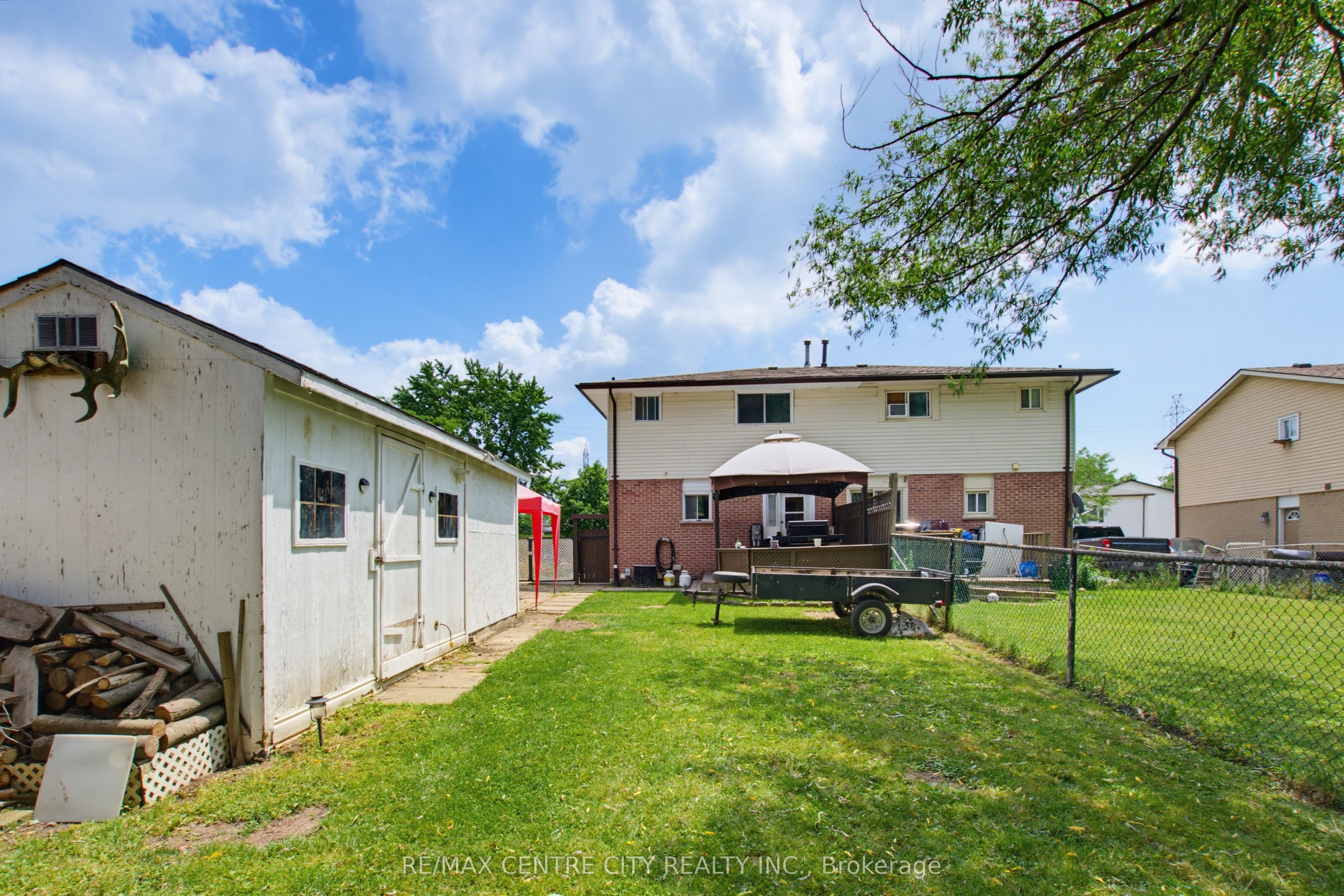 581 Deveron Crescent Property Photo 38