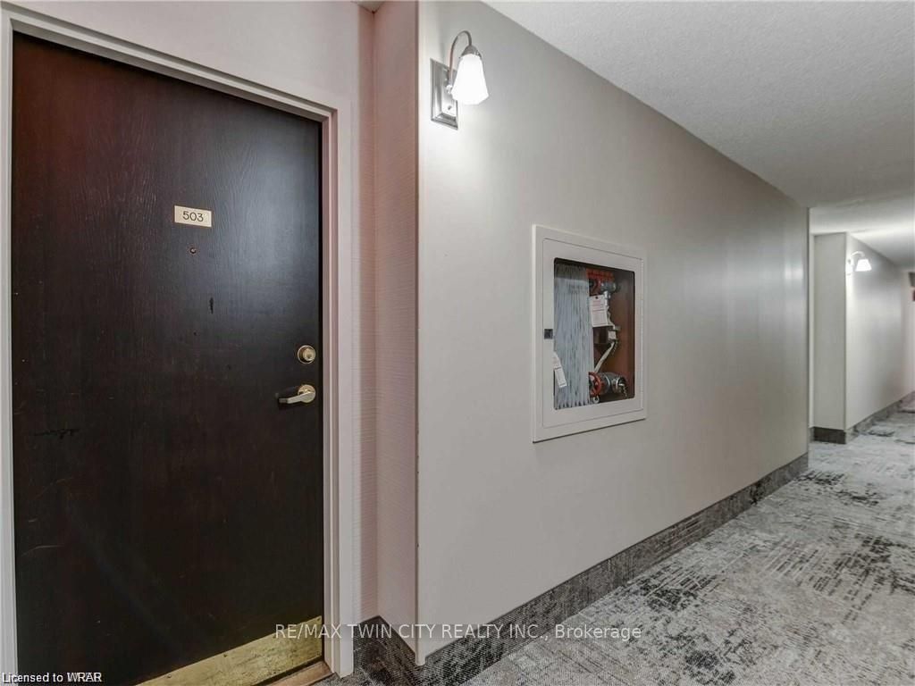 3227 King Street E 503 Property Photo 9