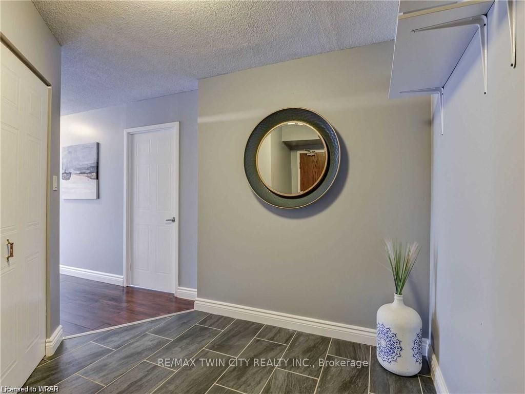 3227 King Street E 503 Property Photo 10