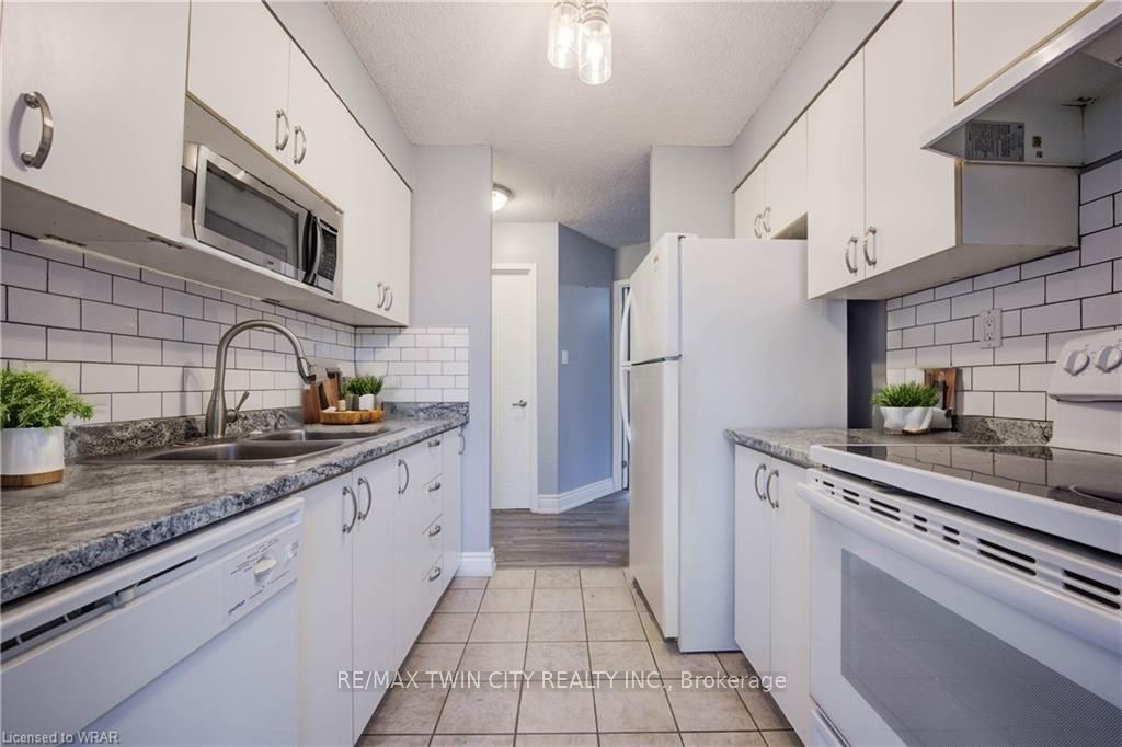3227 King Street E 503 Property Photo 11