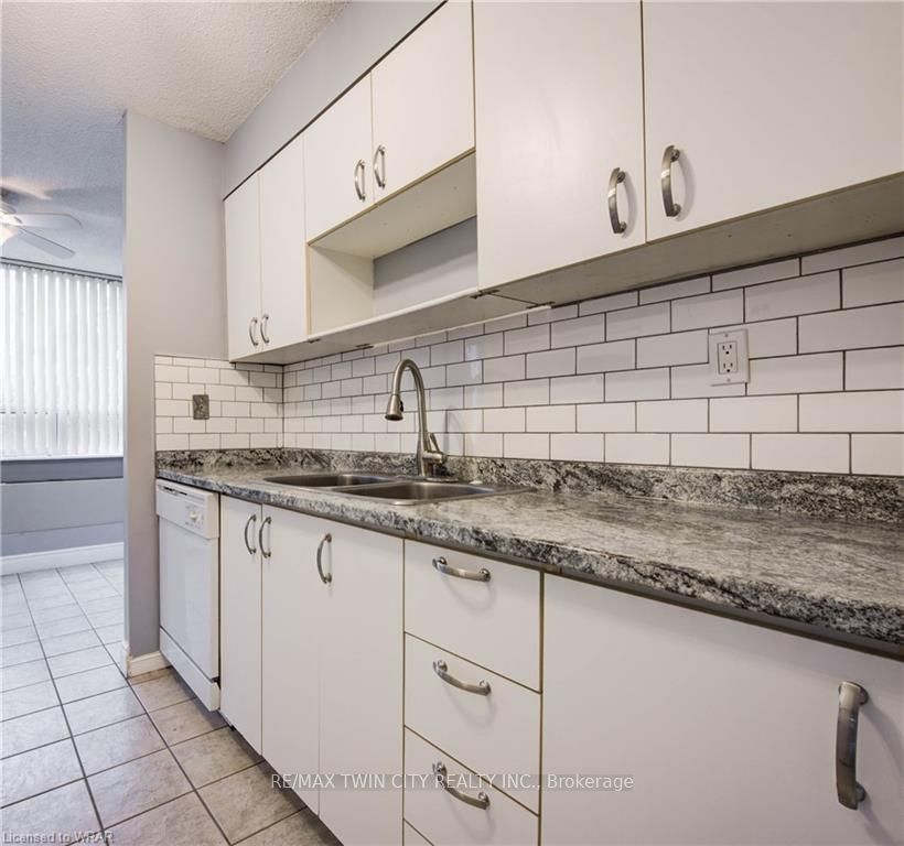 3227 King Street E 503 Property Photo 13