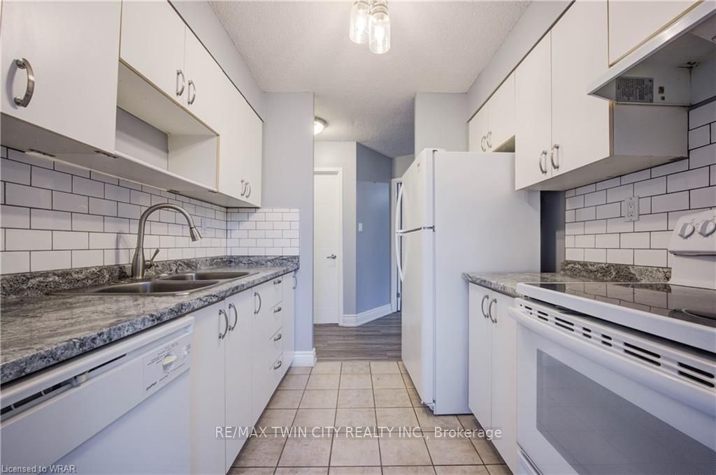 3227 King Street E 503 Property Photo 14