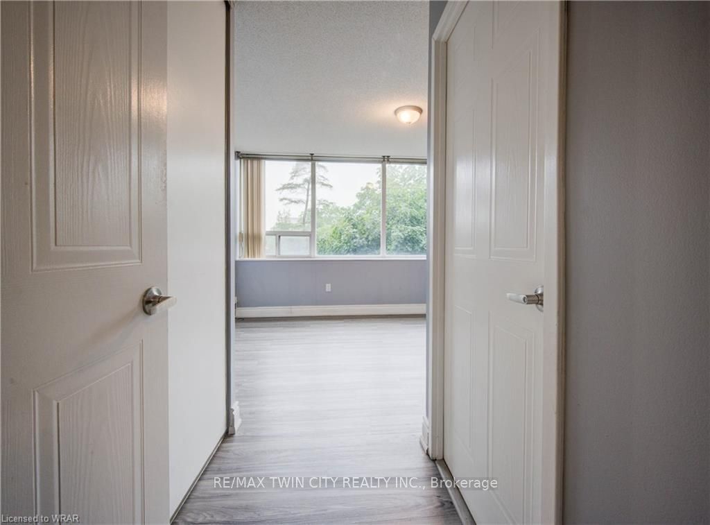 3227 King Street E 503 Property Photo 18