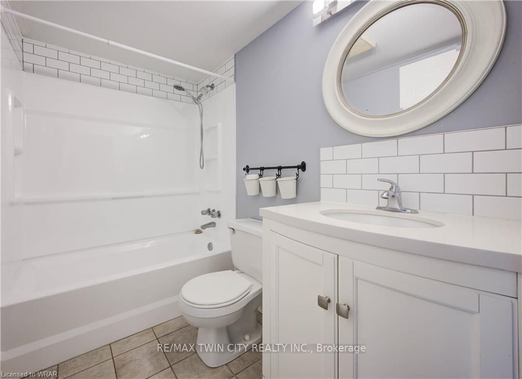 3227 King Street E 503 Property Photo 19