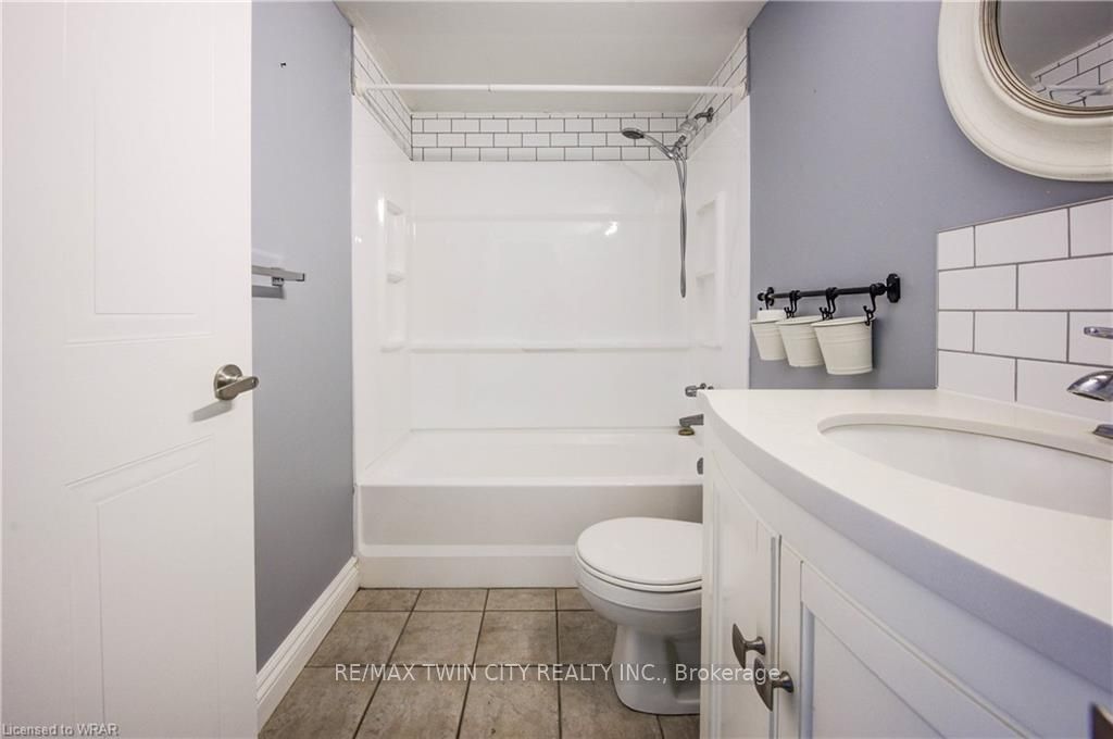 3227 King Street E 503 Property Photo 20