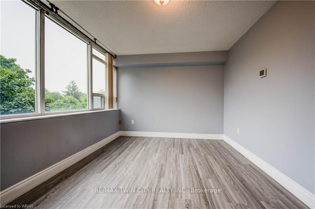 3227 King Street E 503 Property Photo 22