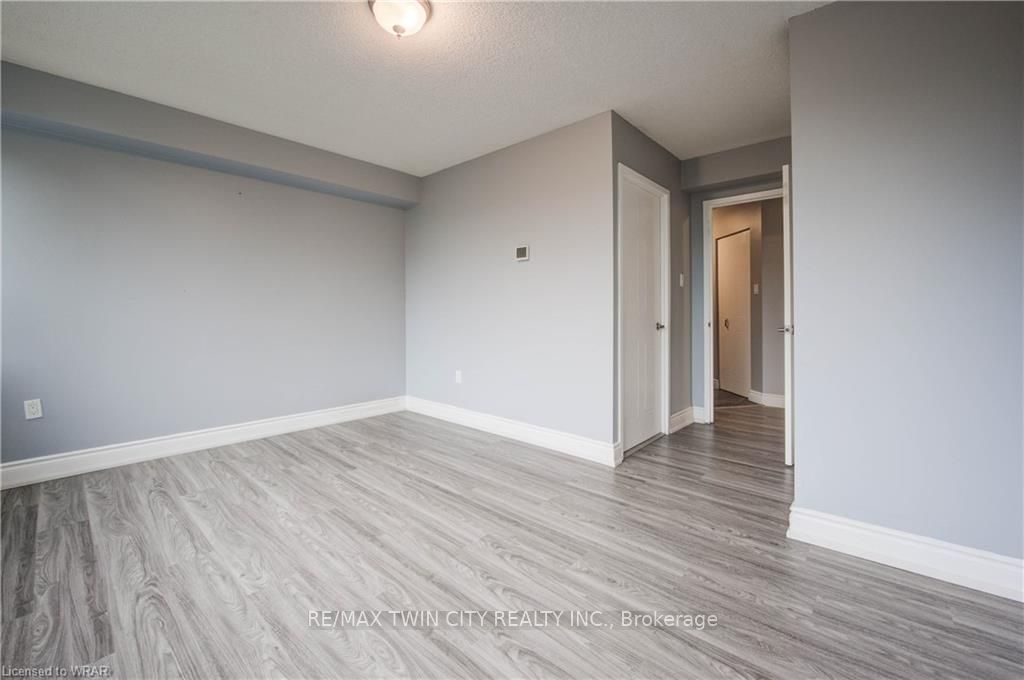 3227 King Street E 503 Property Photo 23
