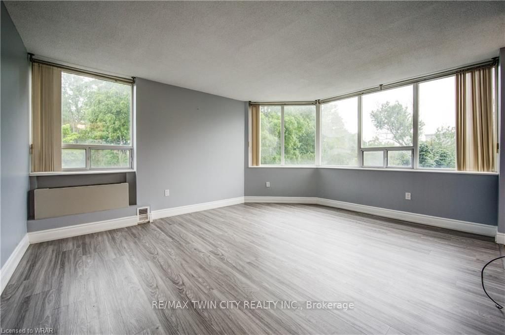 3227 King Street E 503 Property Photo 25