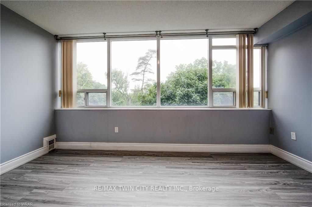 3227 King Street E 503 Property Photo 26
