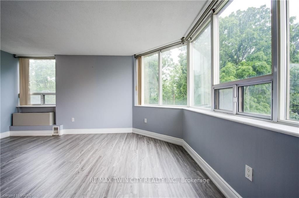 3227 King Street E 503 Property Photo 27