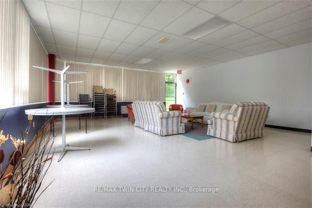 3227 King Street E 503 Property Photo 40