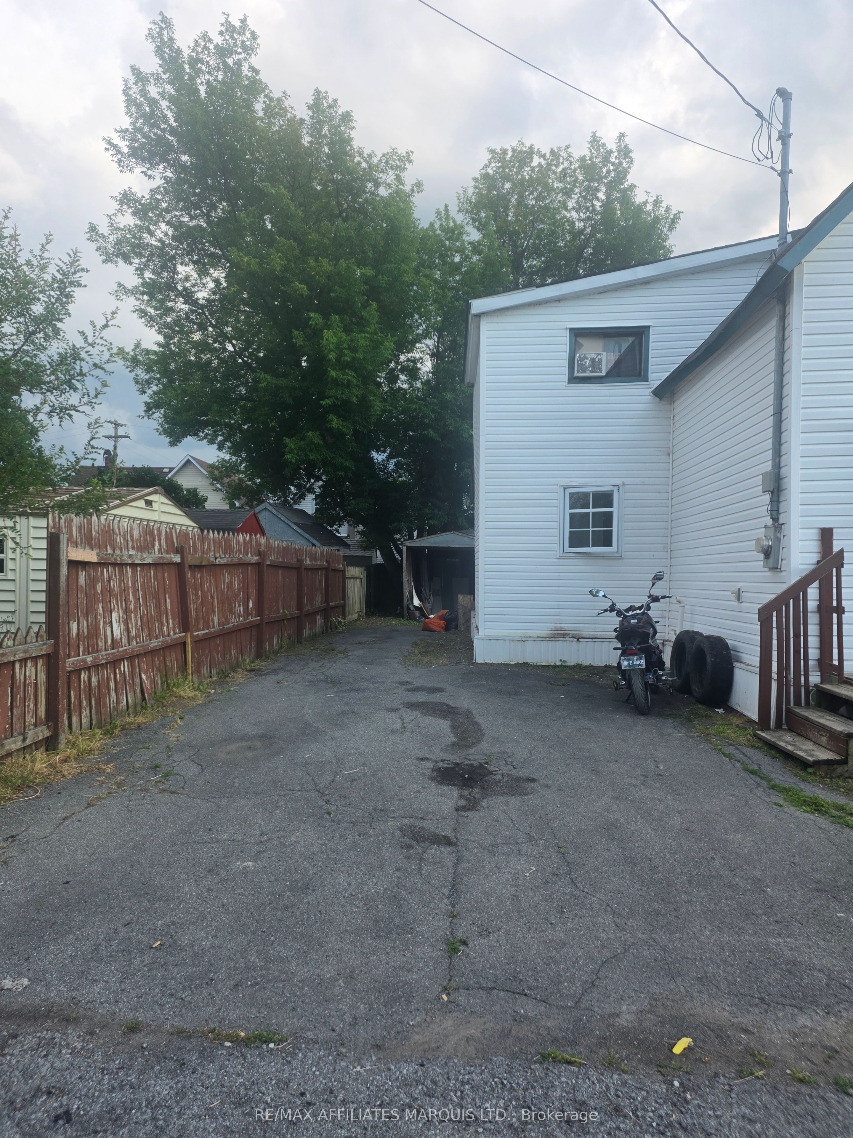 512 First Street W Property Photo 3