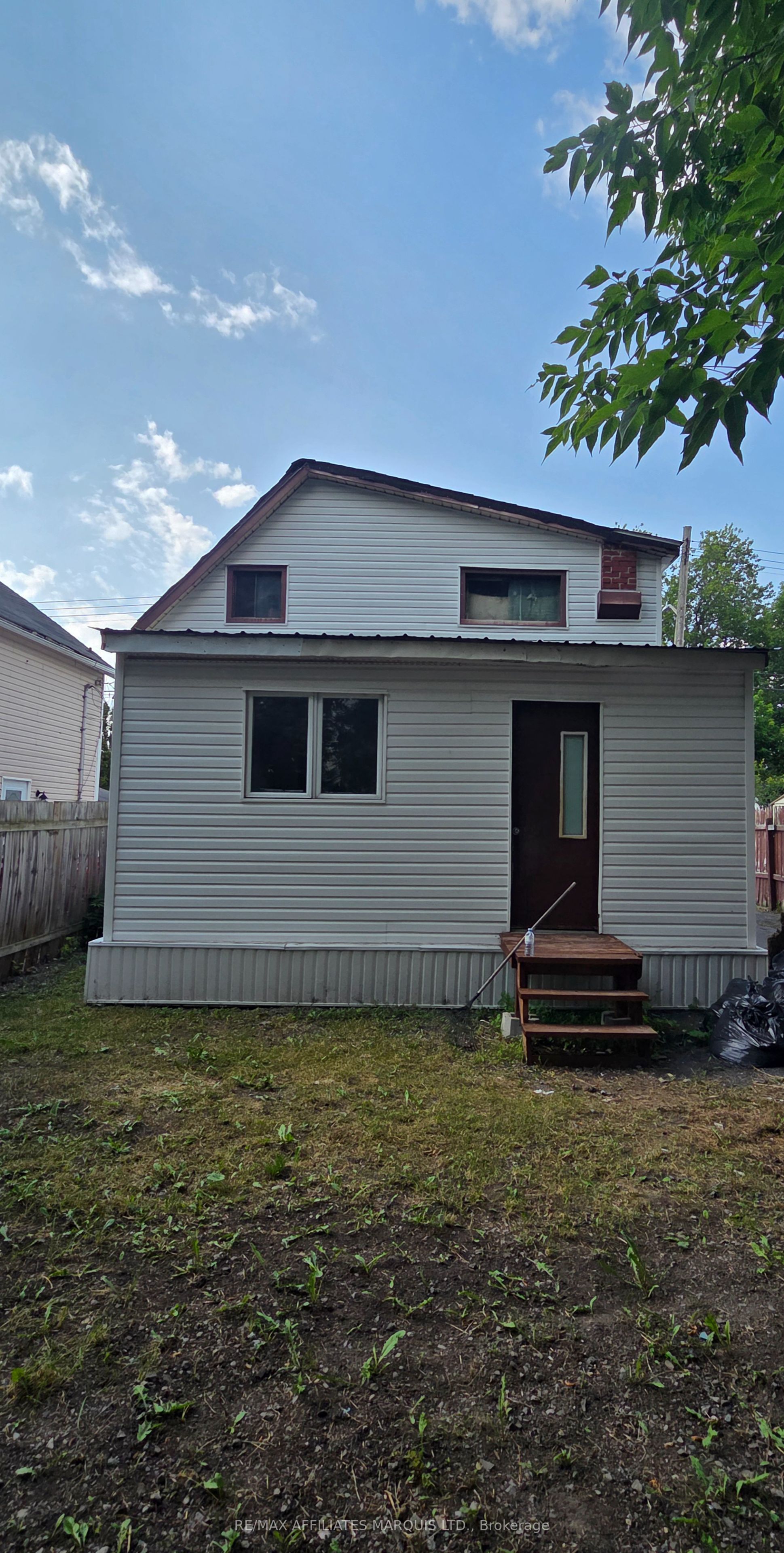 512 First Street W Property Photo 5