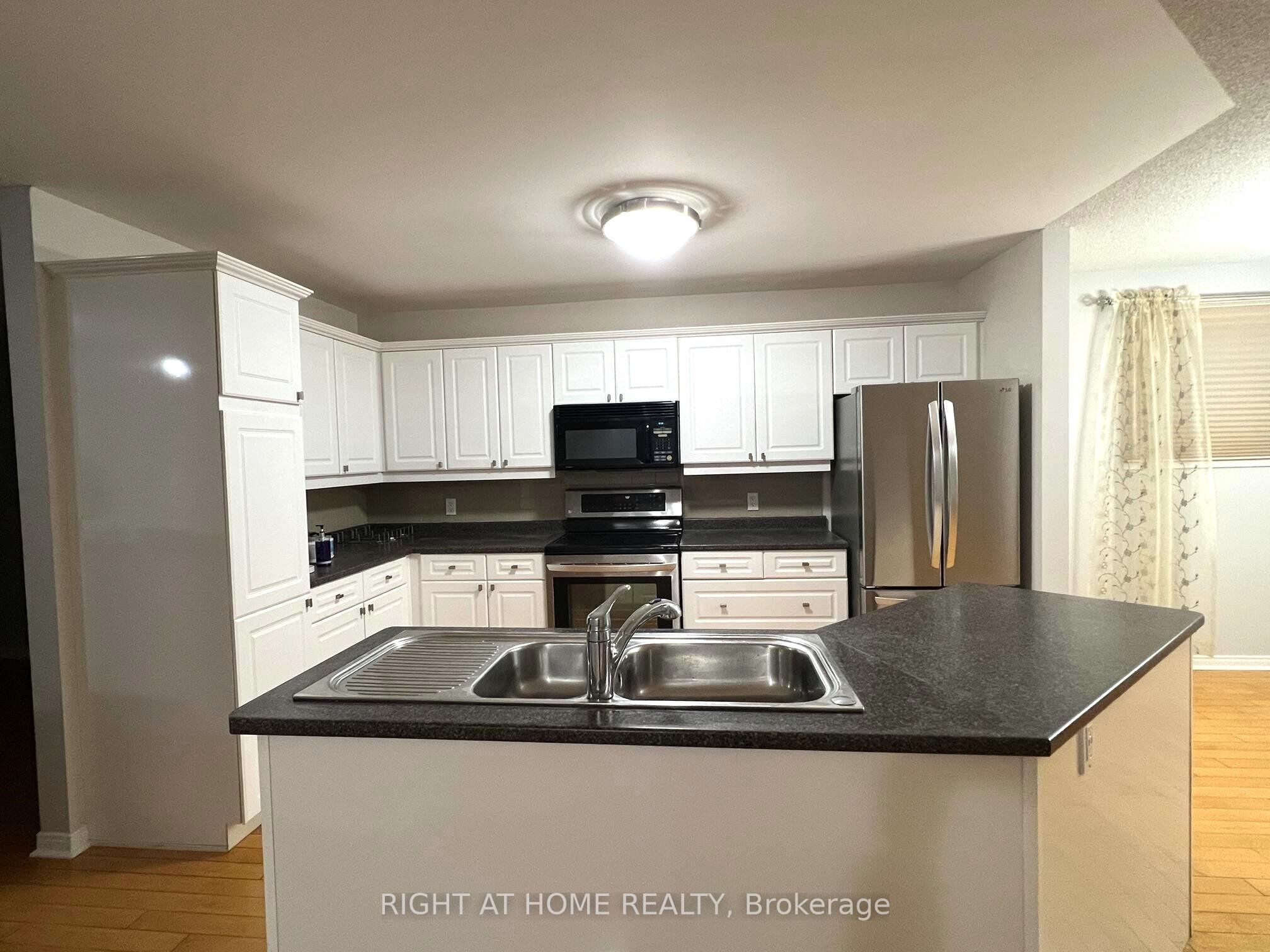 590 Arbour Crescent Property Photo 8