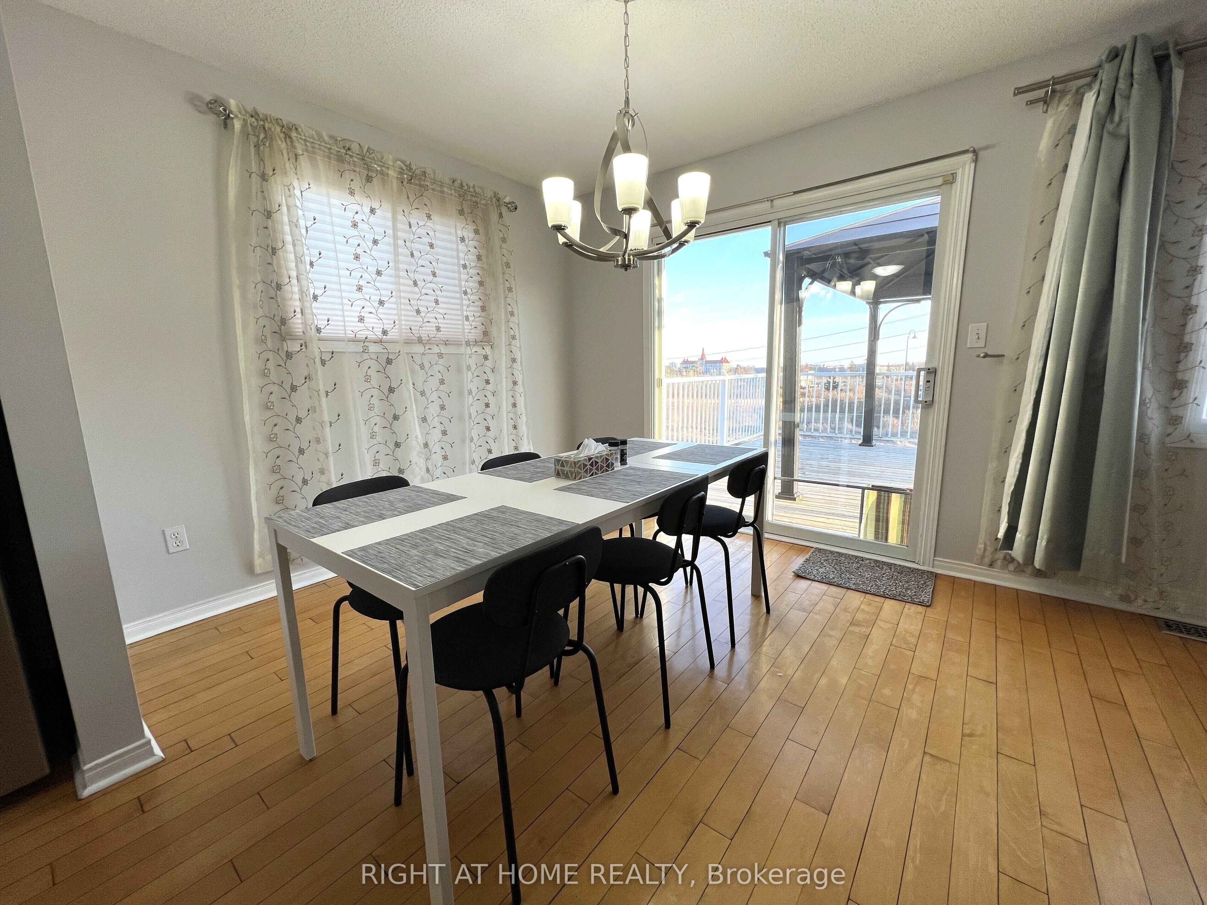 590 Arbour Crescent Property Photo 9