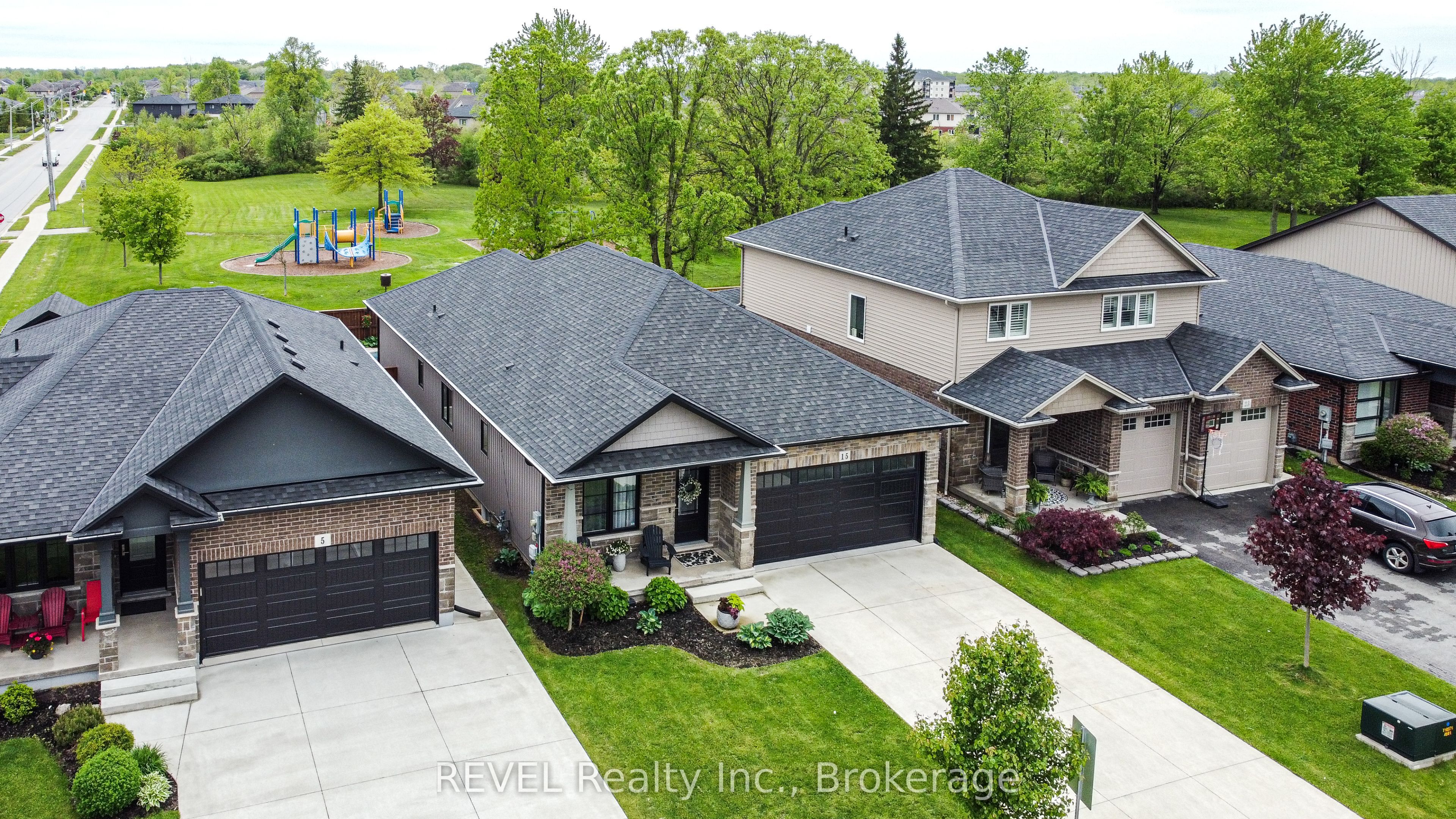 15 Willowbrook Drive Property Photo 1