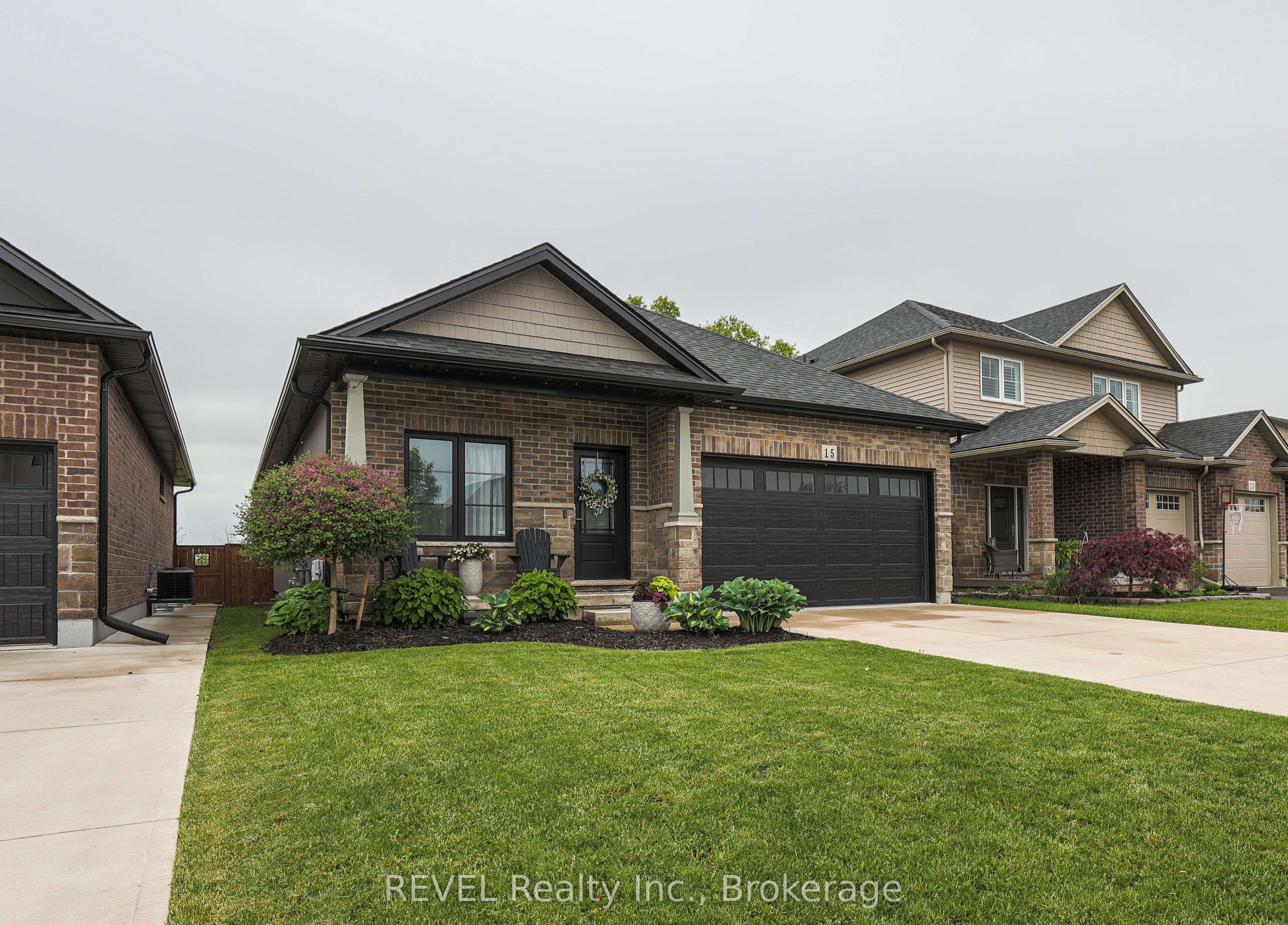 15 Willowbrook Drive Property Photo 2