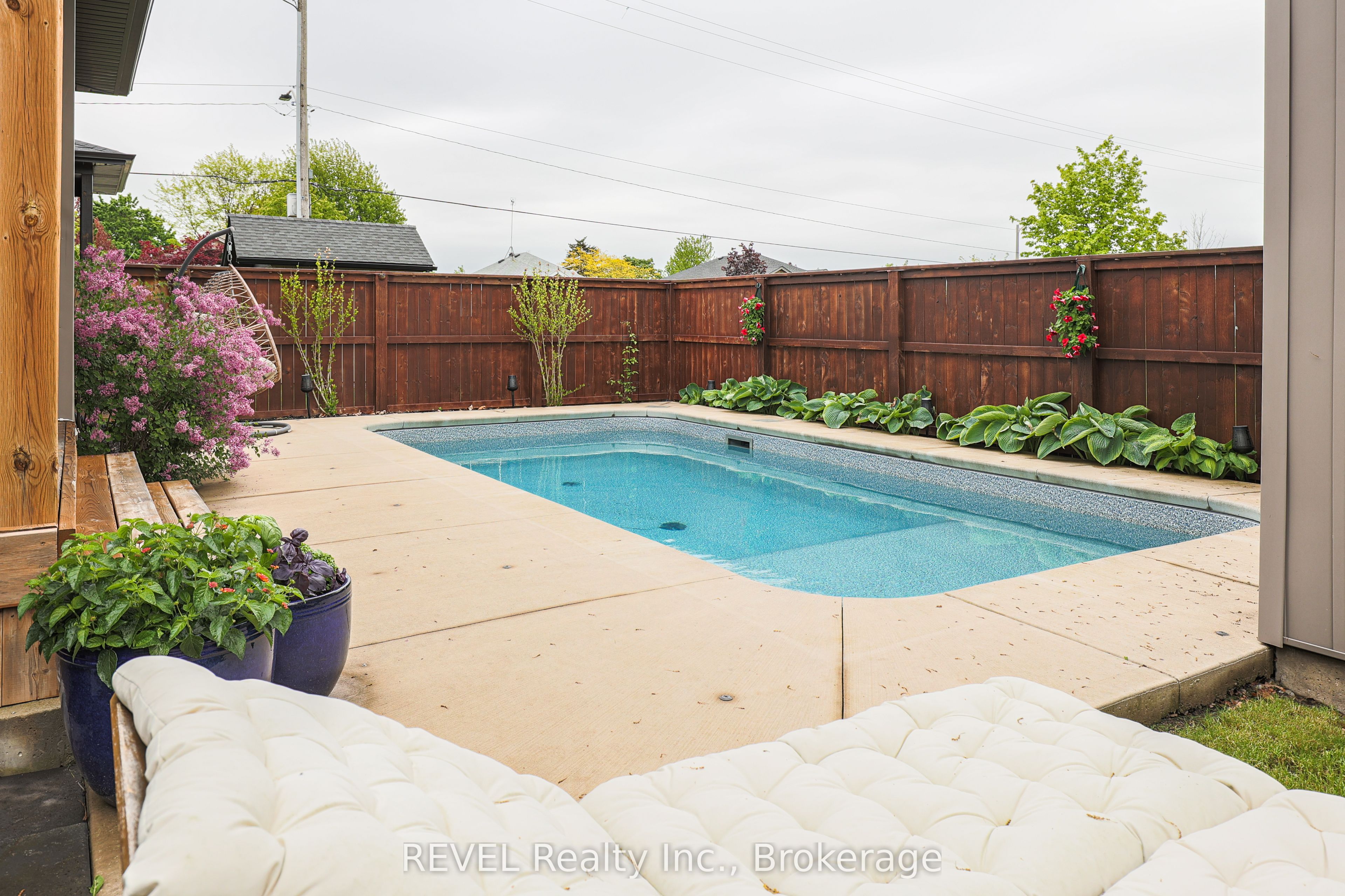 15 Willowbrook Drive Property Photo 5
