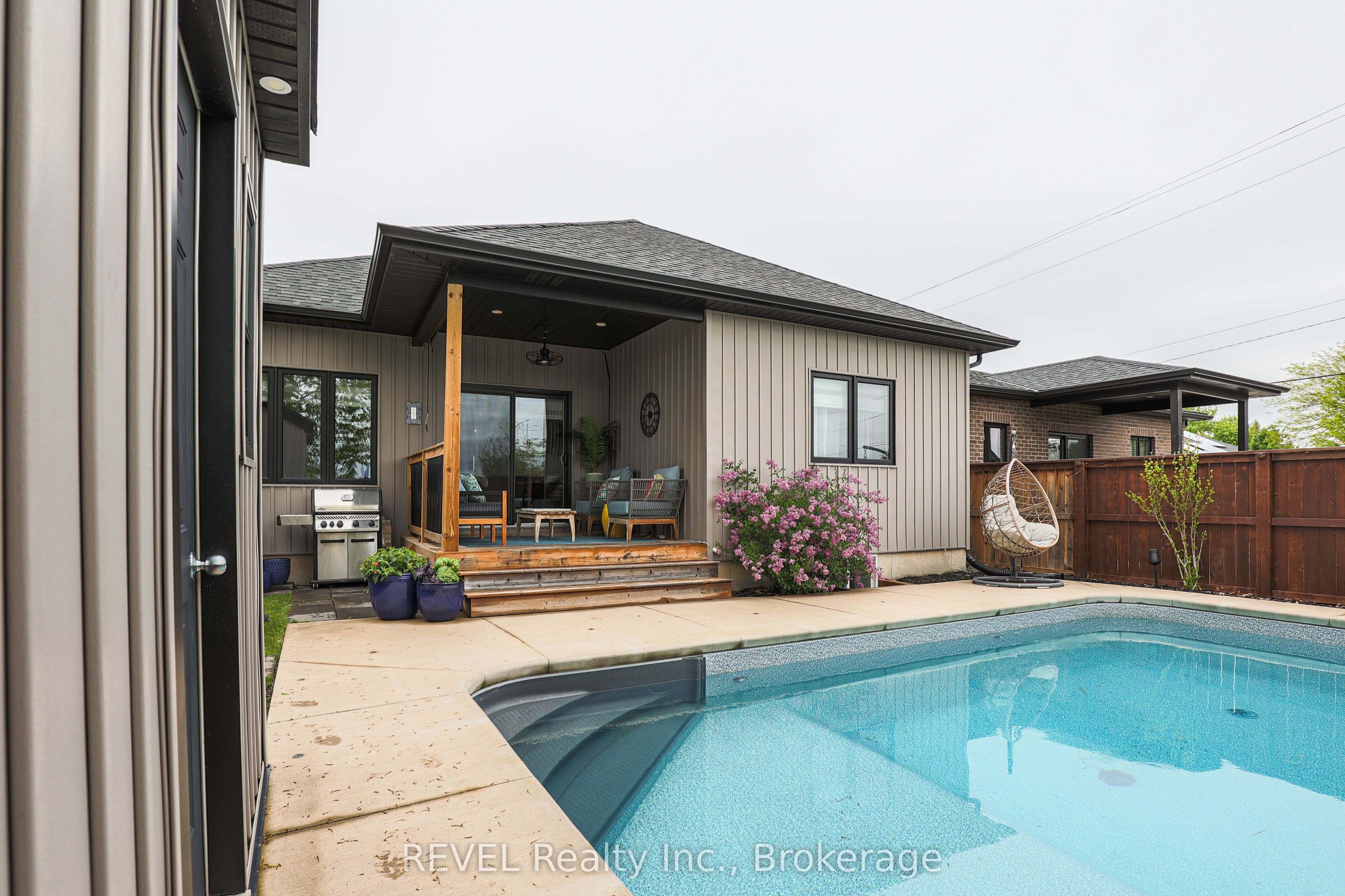 15 Willowbrook Drive Property Photo 6