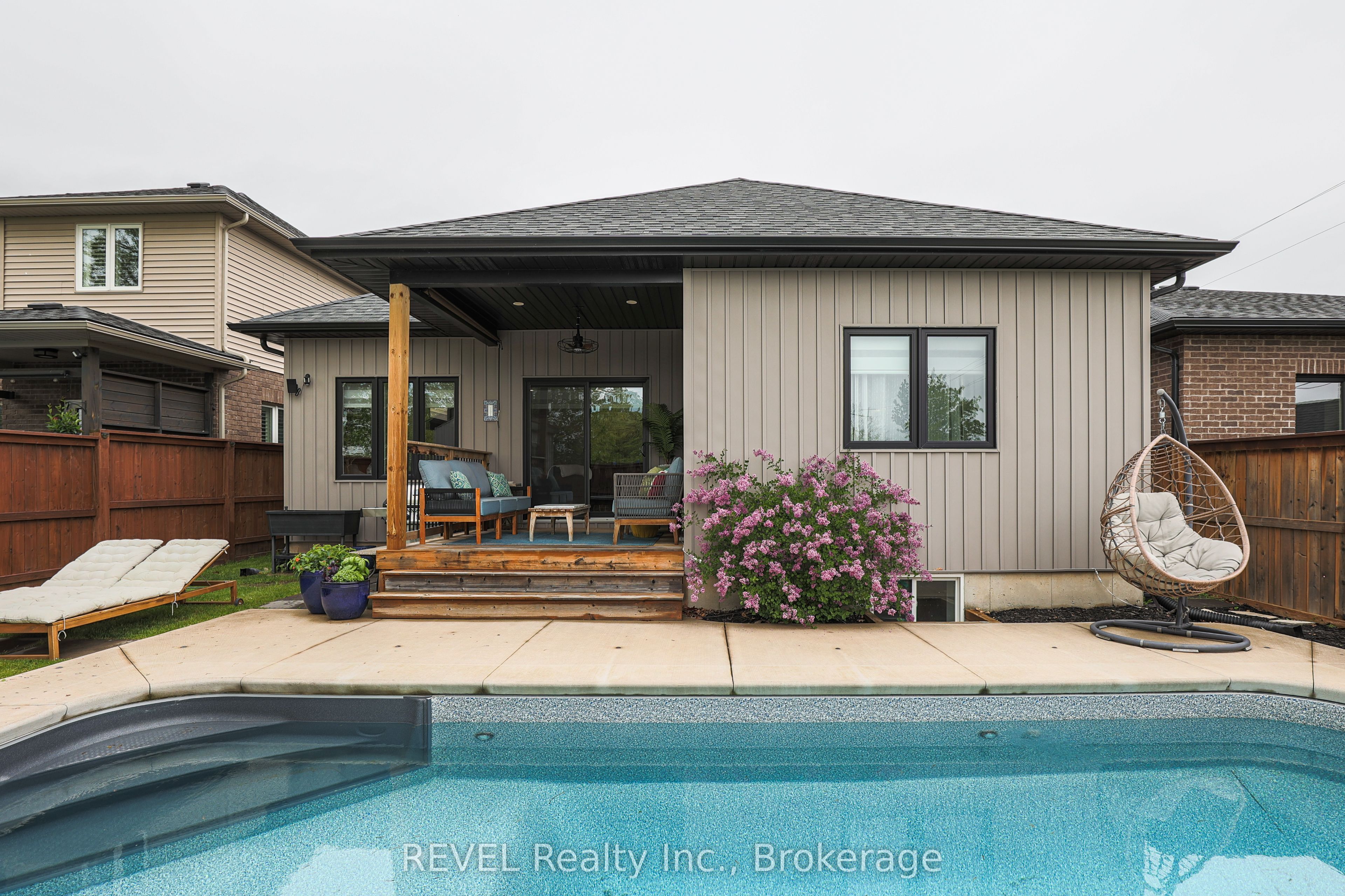 15 Willowbrook Drive Property Photo 7