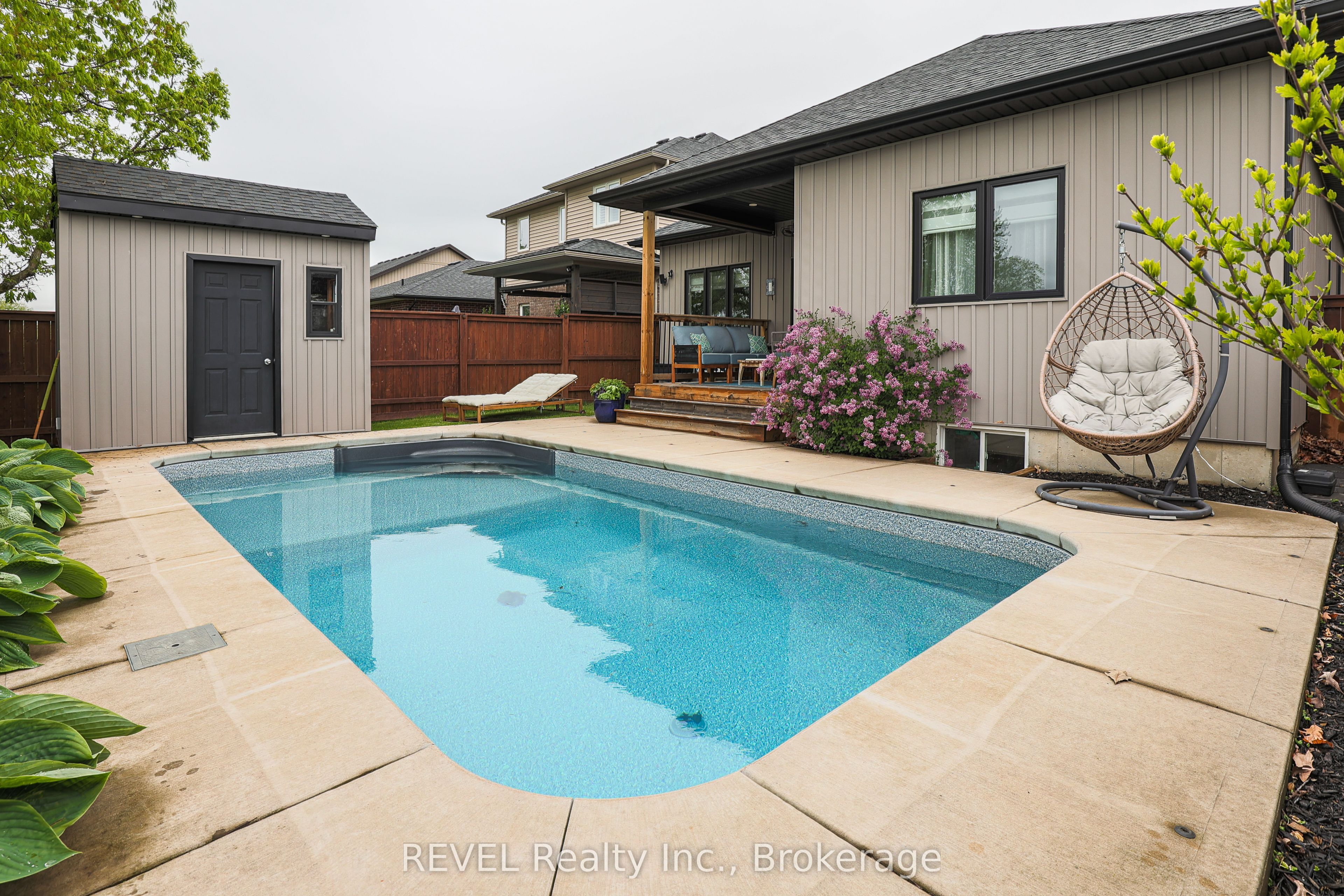 15 Willowbrook Drive Property Photo 8