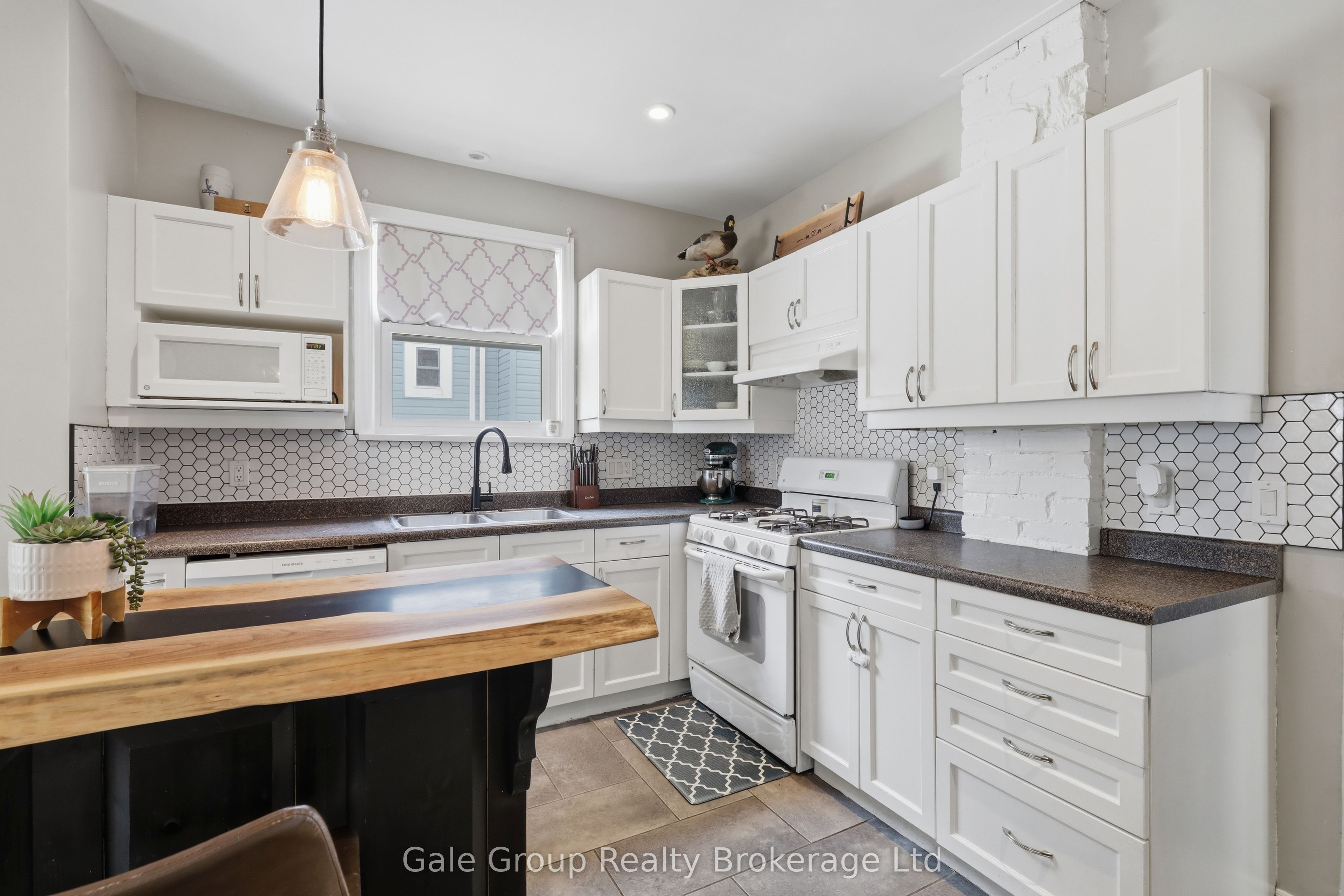 32 West Avenue Property Photo 18