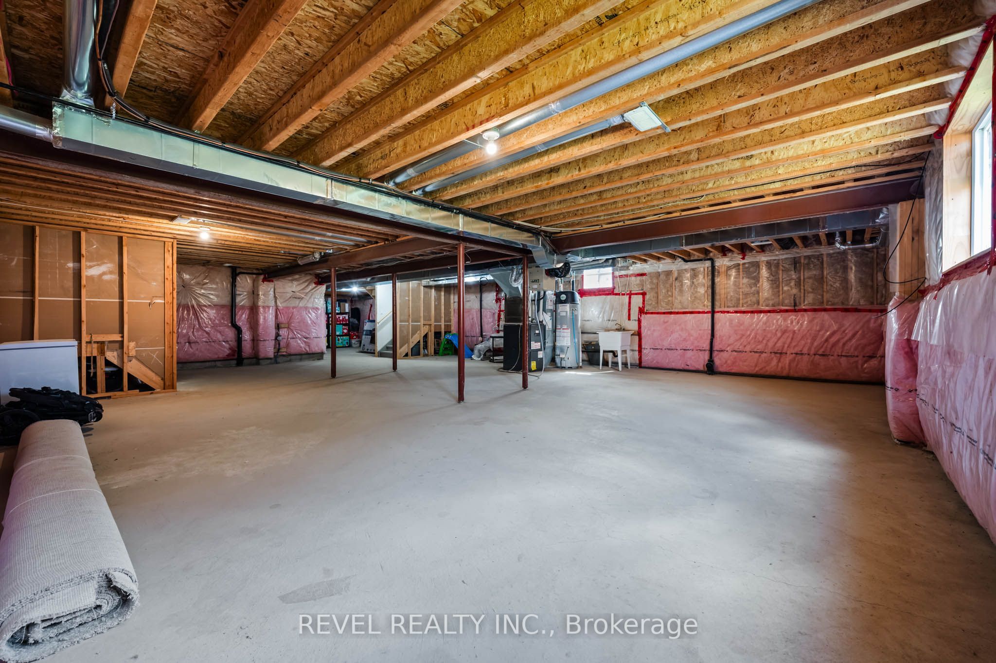 401 Tansley Street Property Photo 43