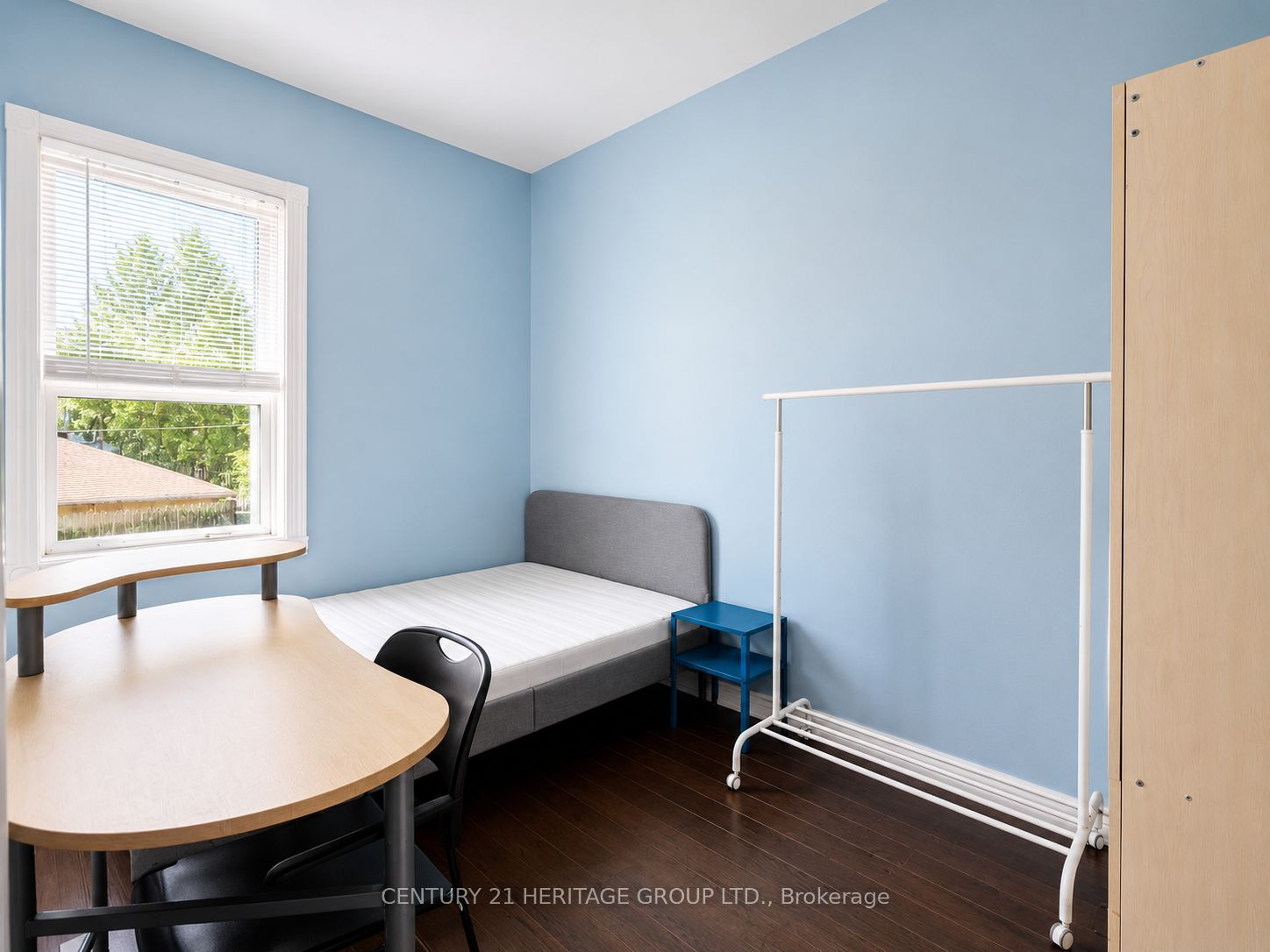 406 Jackson Street W Property Photo 6