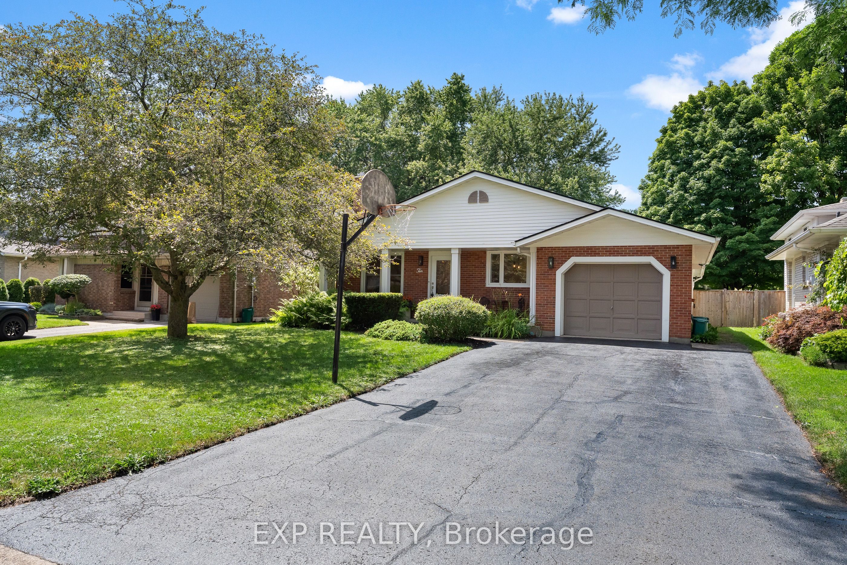 10 Brookbank Crescent Property Photo 1
