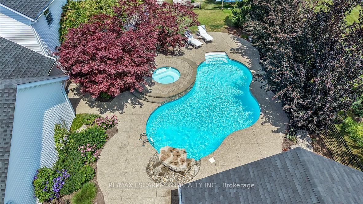 20 Haldimand Trail Property Photo 3
